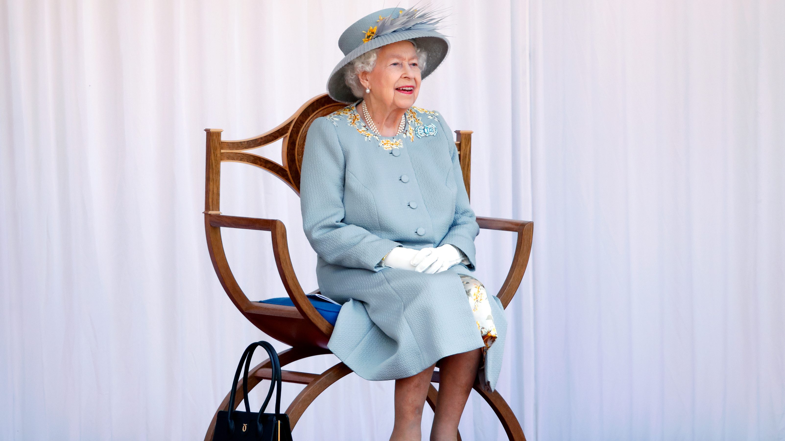 Ezzel a titkos kézjellel üzen Erzsébet királynő, ha kilépne egy beszélgetésből
