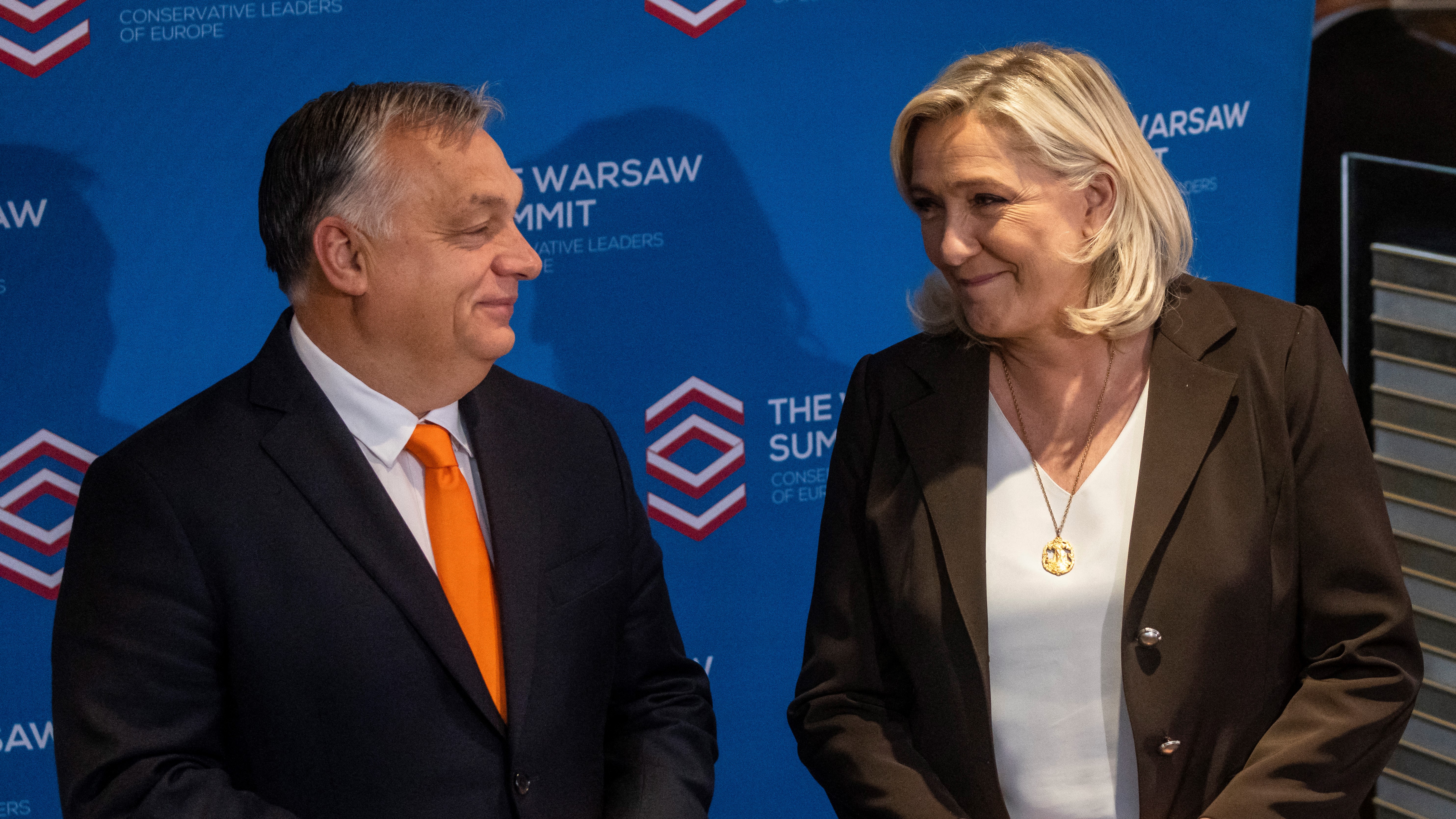 Financial Times: Orbán utasítására kapott hitelt Marine Le Pen az MKB Banktól
