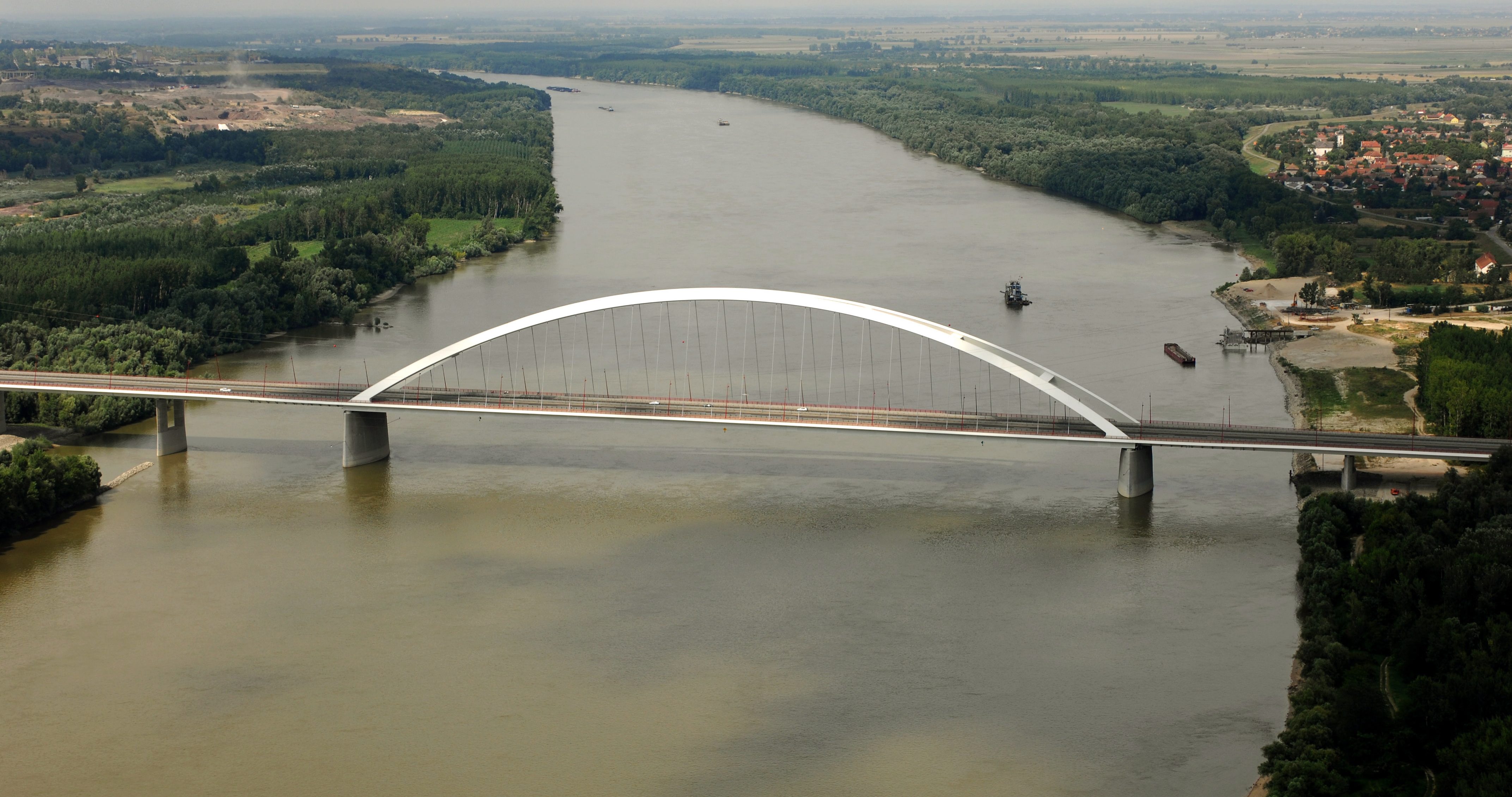 Egy eltűnt budapesti fiatal nő holttestét emelték ki a folyóból Dunaújvárosnál