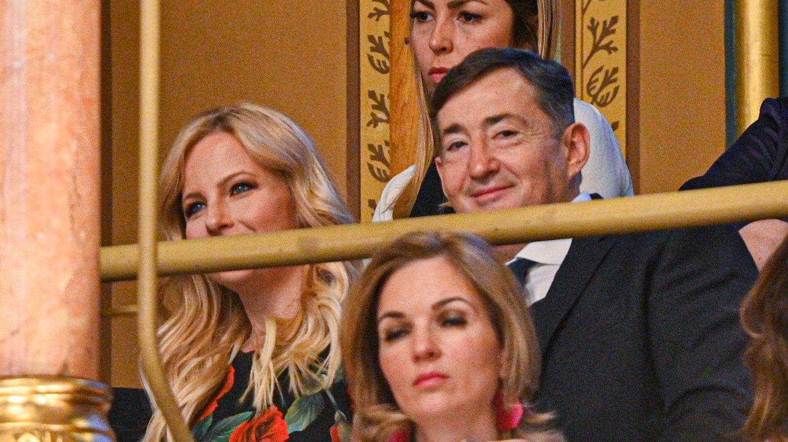 Elárulták, miért lehetett ott Orbán Viktor eskütételén Mészáros Lőrinc és Várkonyi Andrea