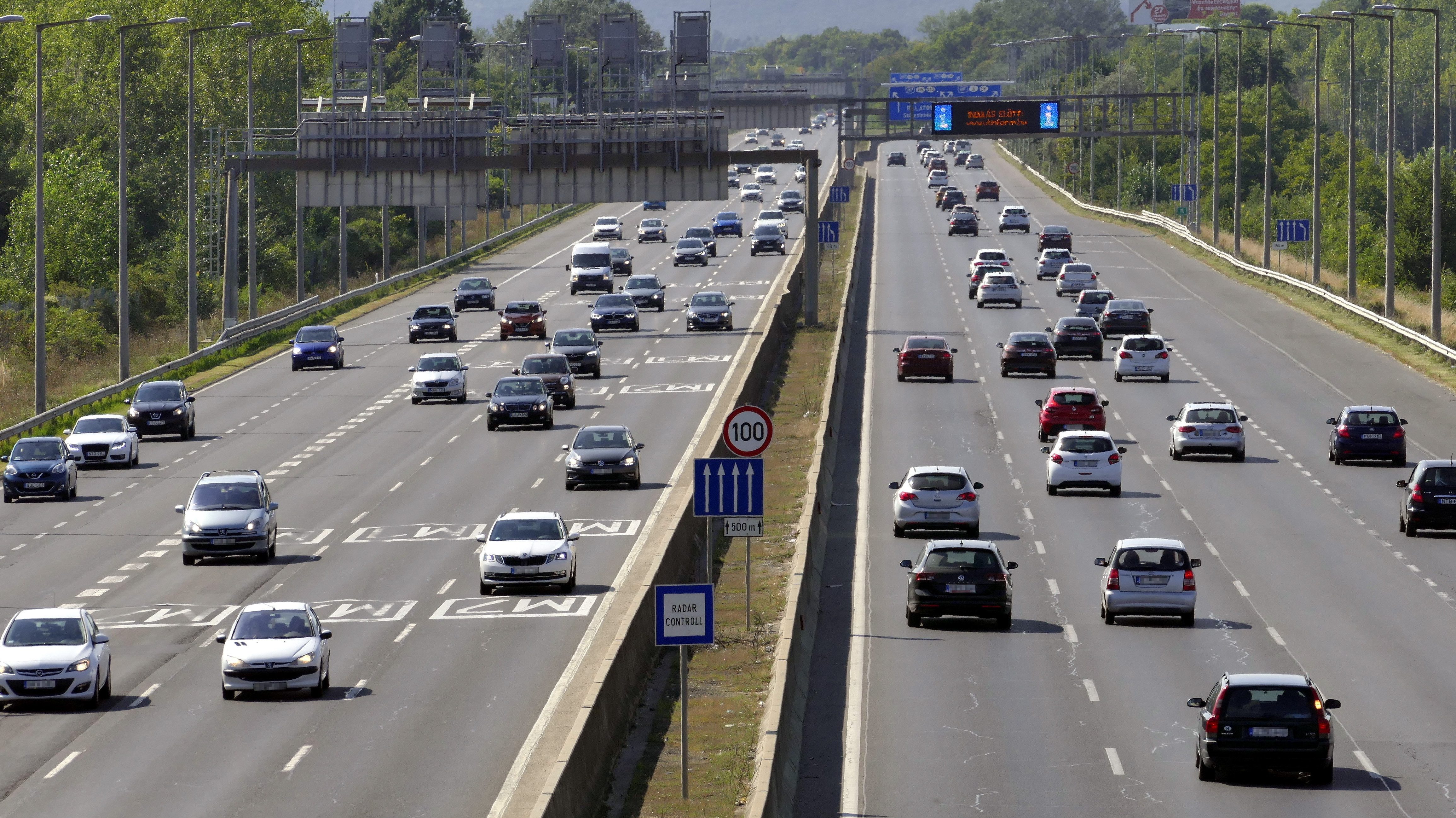 Baleset miatt teljesen lezárták az M7-est a Balaton felé