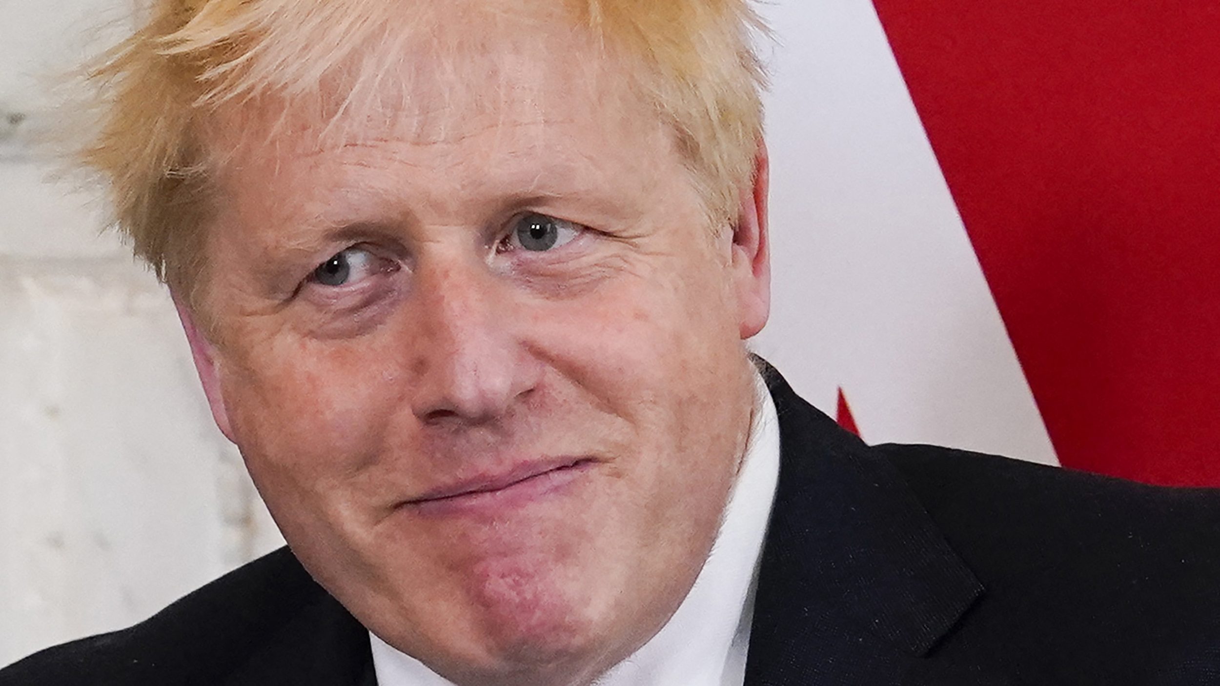 Túlélte a bizalmi szavazást, de párttársai 40 százaléka is menesztené Boris Johnsont