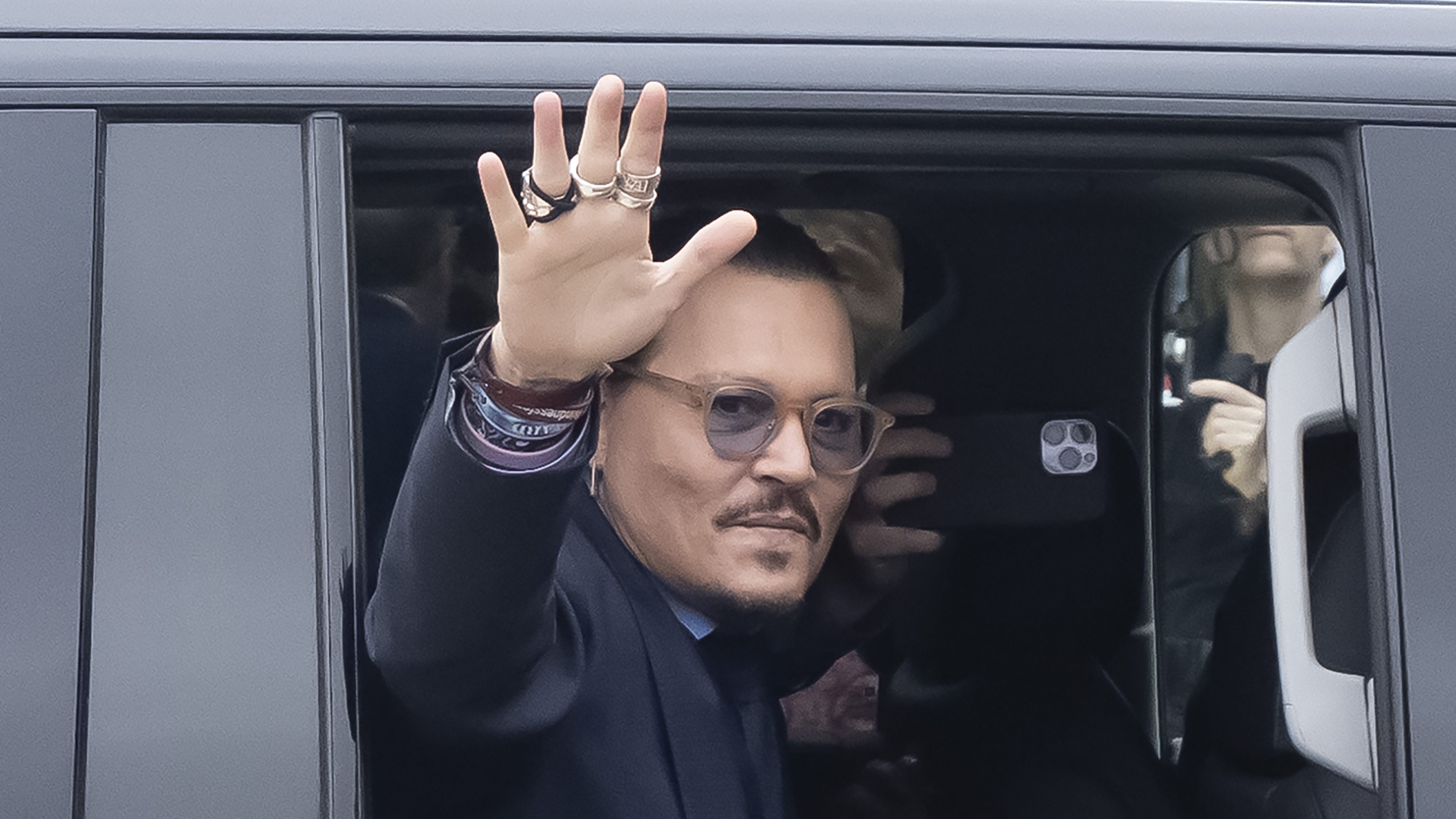 Johnny Depp megköszönte rajongóinak a támogatást: Együtt jártuk végig ugyanazt az utat