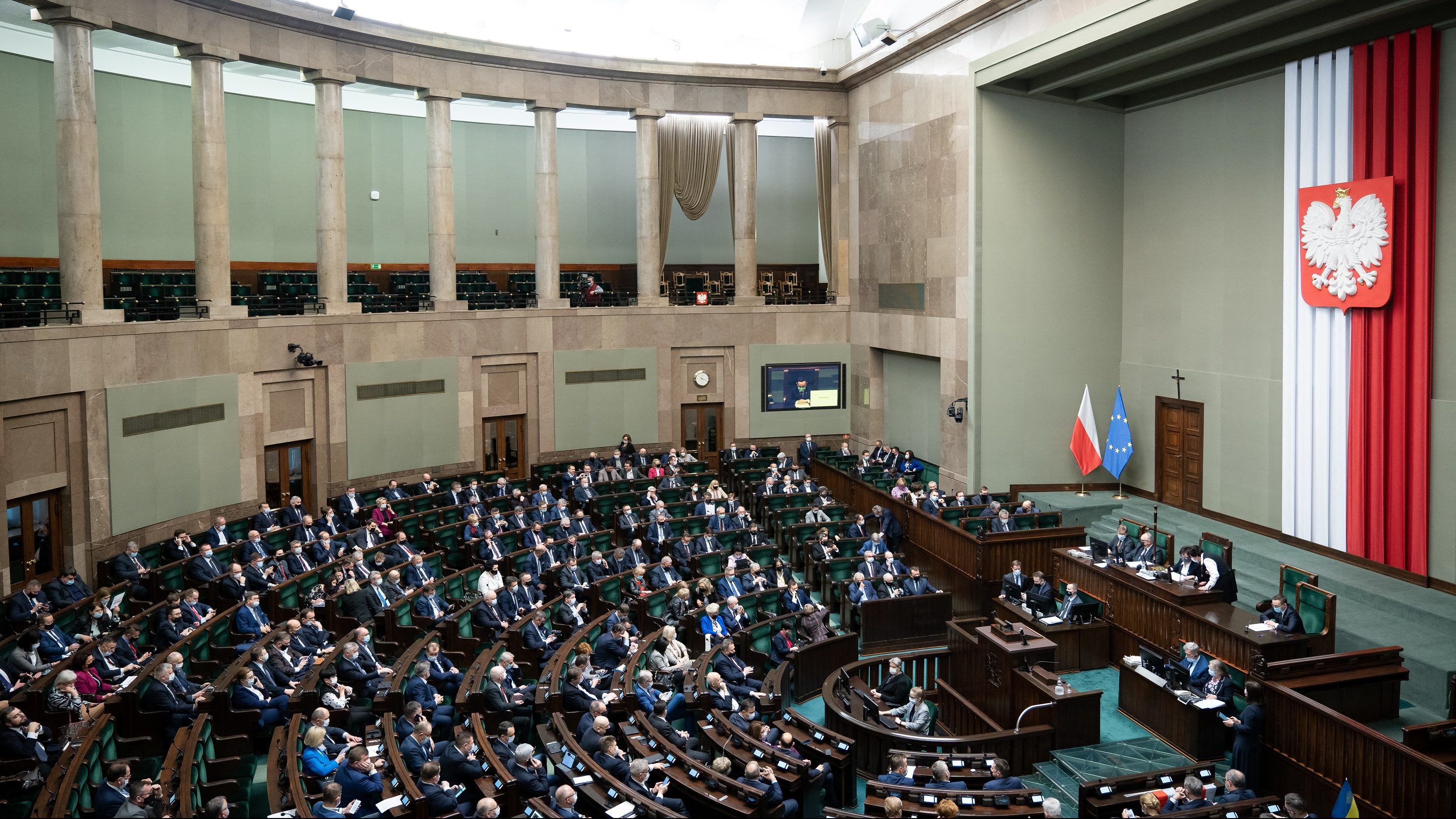Megszavazta az EU által kifogásolt bírósági fegyelmi kamara megszüntetését a lengyel szejm