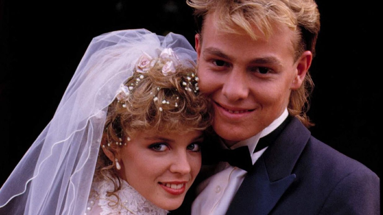 Kylie Minogue és Jason Donovan is visszatér a 37 éve futó  szappanopera utolsó részében