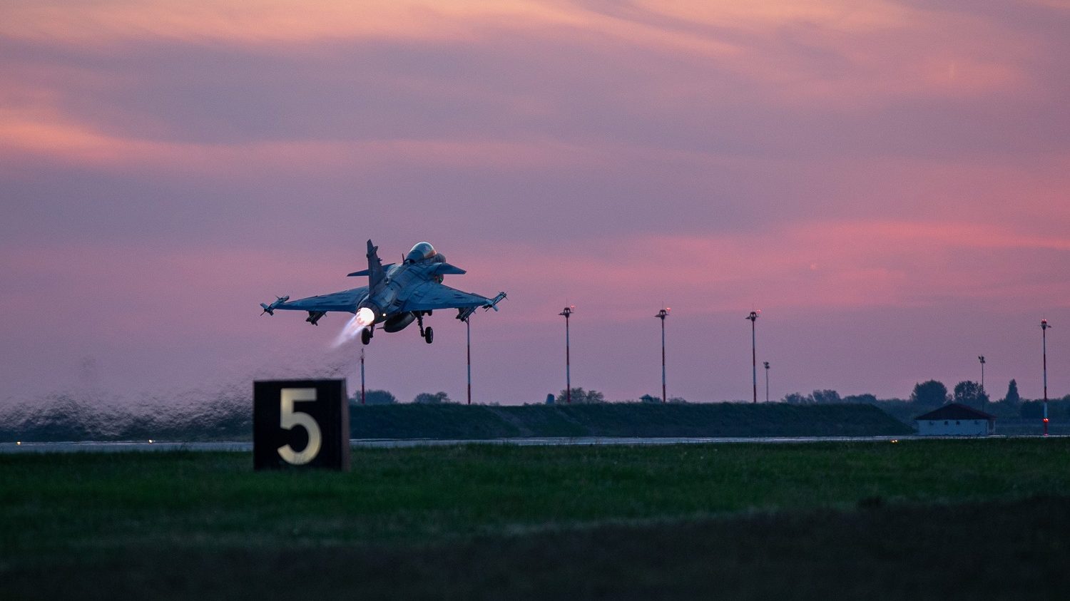 Riasztották a Gripeneket egy litván kisgép miatt