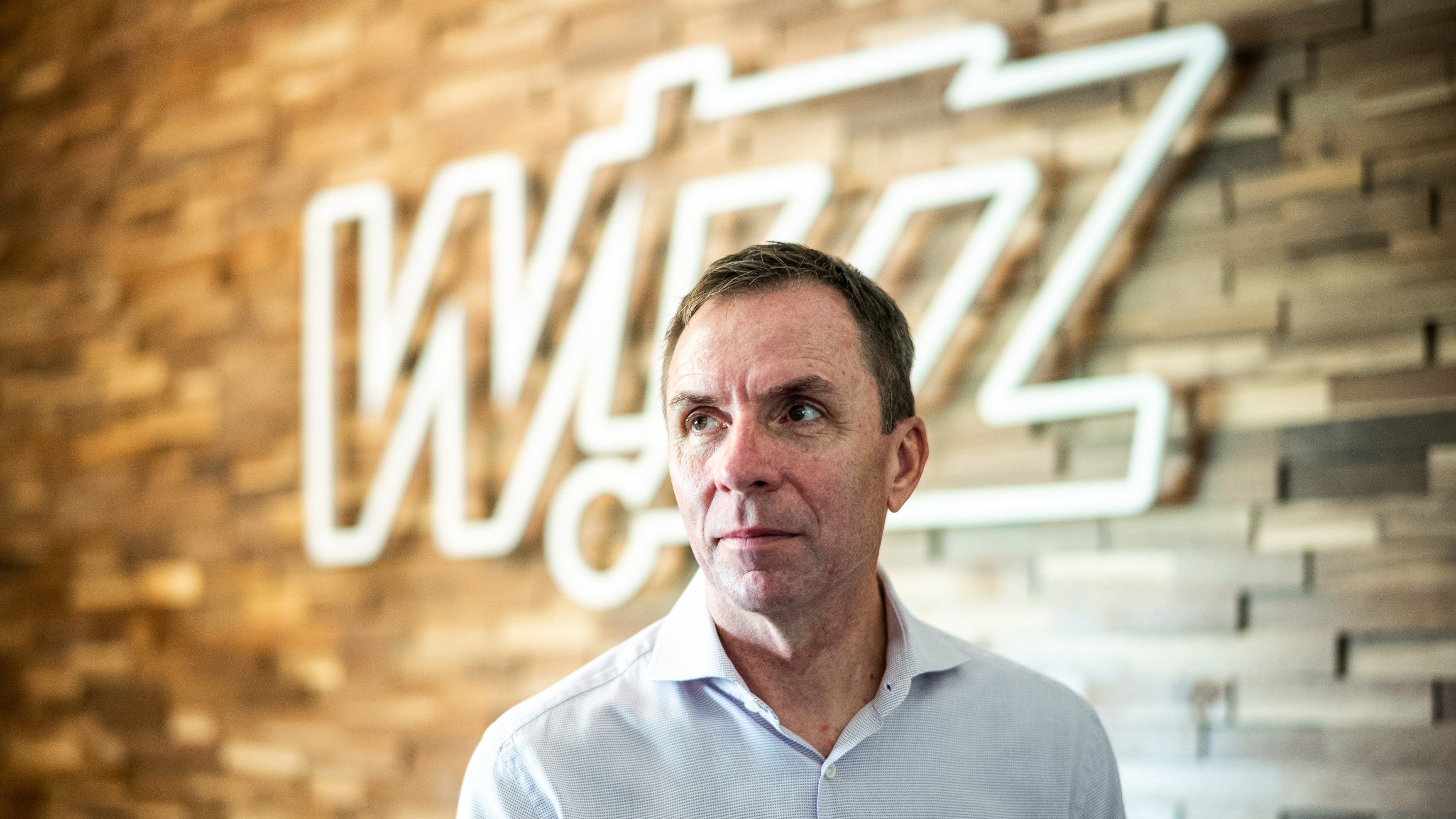 A Wizz Air vezérigazgatója kiszivárgott beszédben arról panaszkodik, hogy túl sokan mennek szabadságra fáradtság miatt