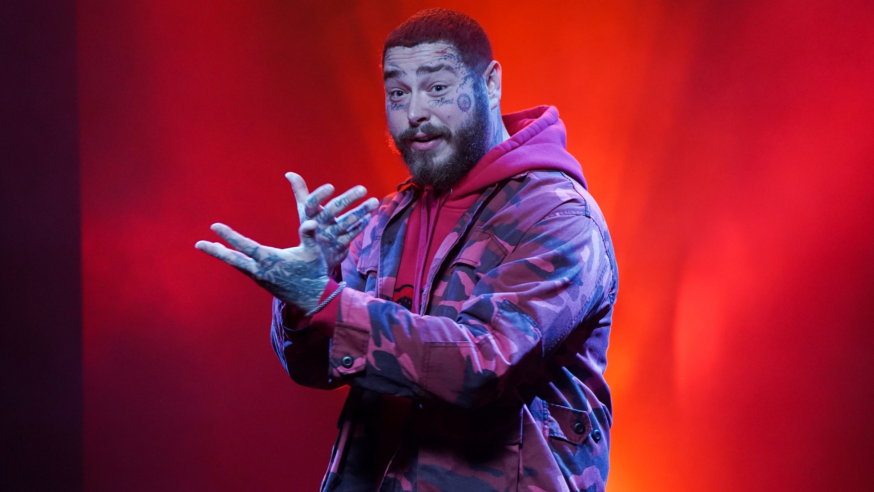 Post Malone napi 45 szál cigit elszív, eddig 80 volt a maximum