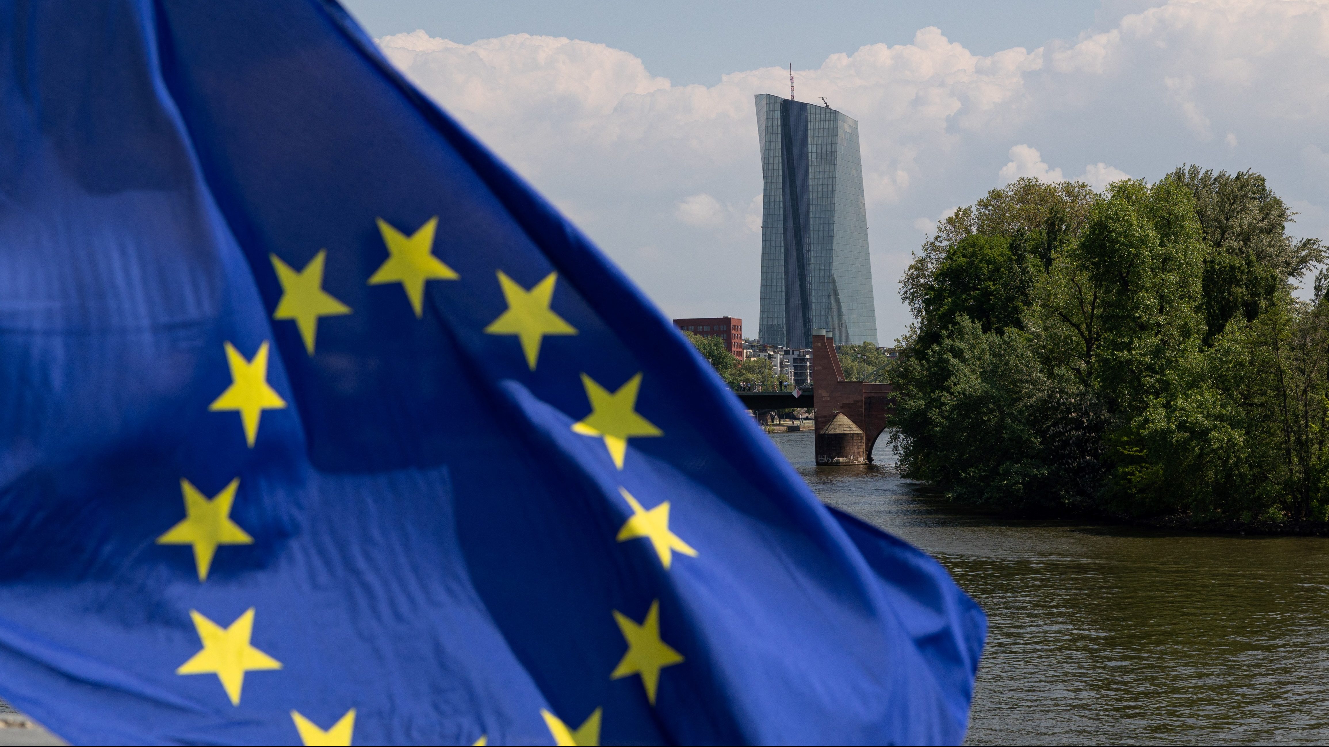 Rendkívüli ülést hívott össze az Európai Központi Bank