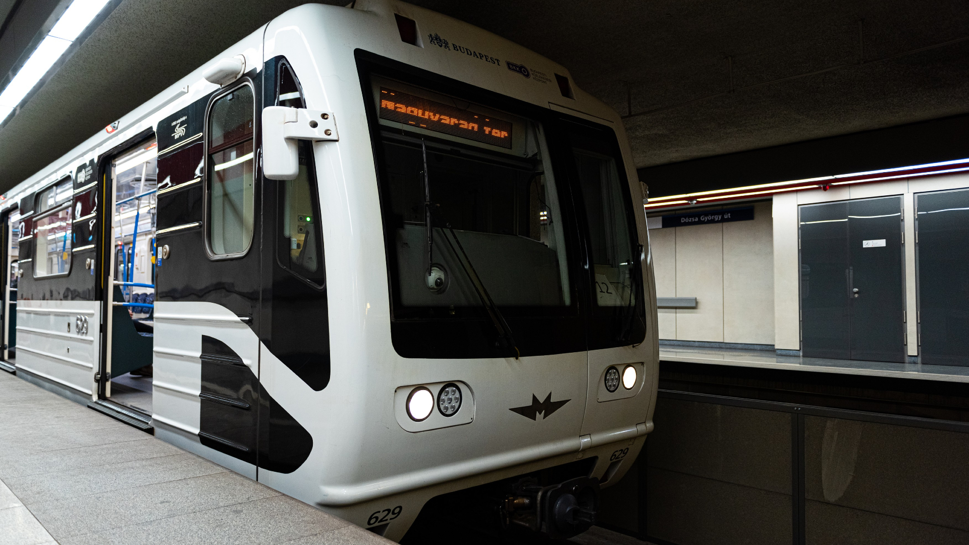 A kék metró mától csak Újpest-központ és a Göncz Árpád városközpont között jár