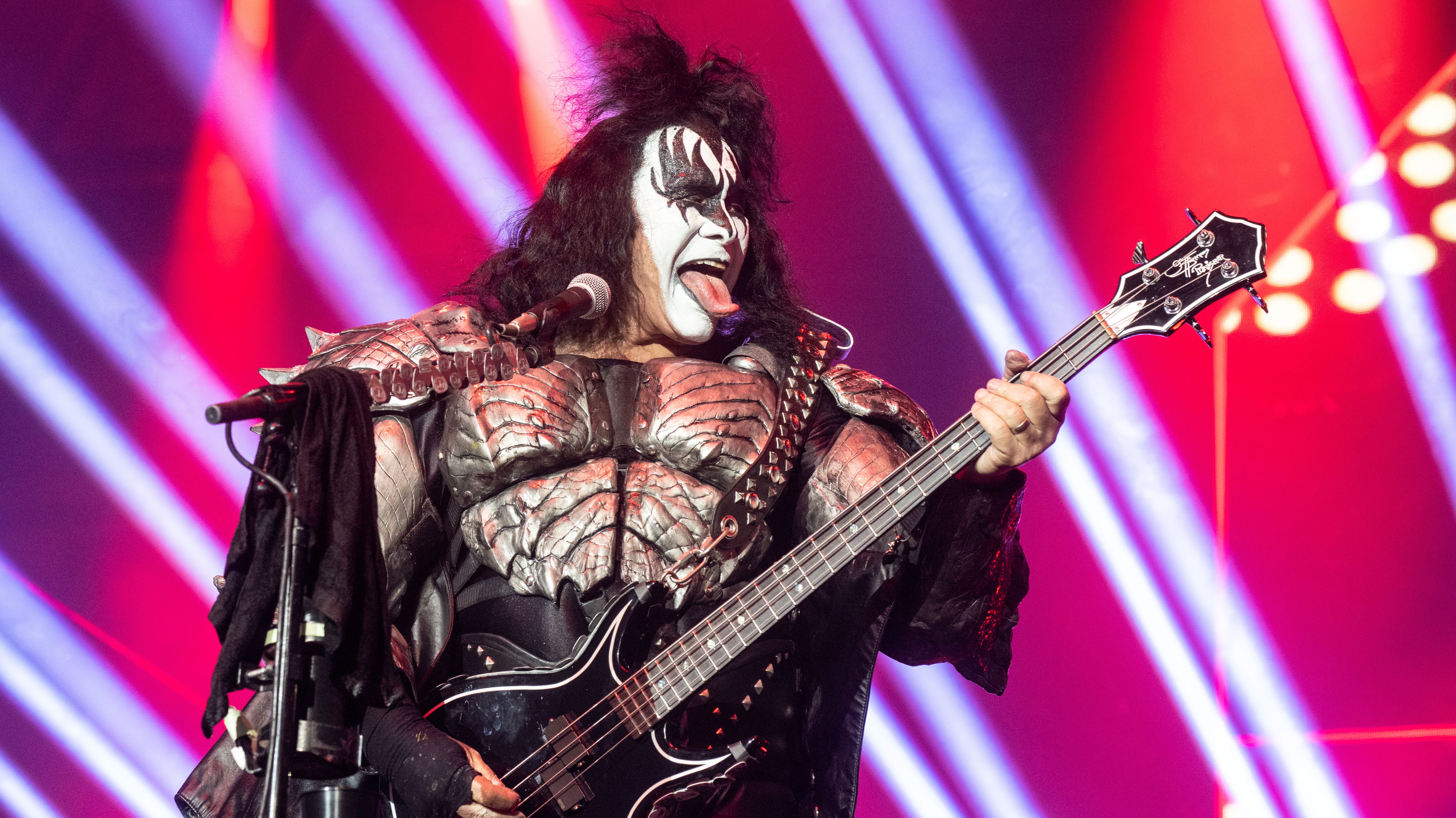 Gene Simmons szeretne ellátogatni Jándra, magyar édesanyja szülőfalujába