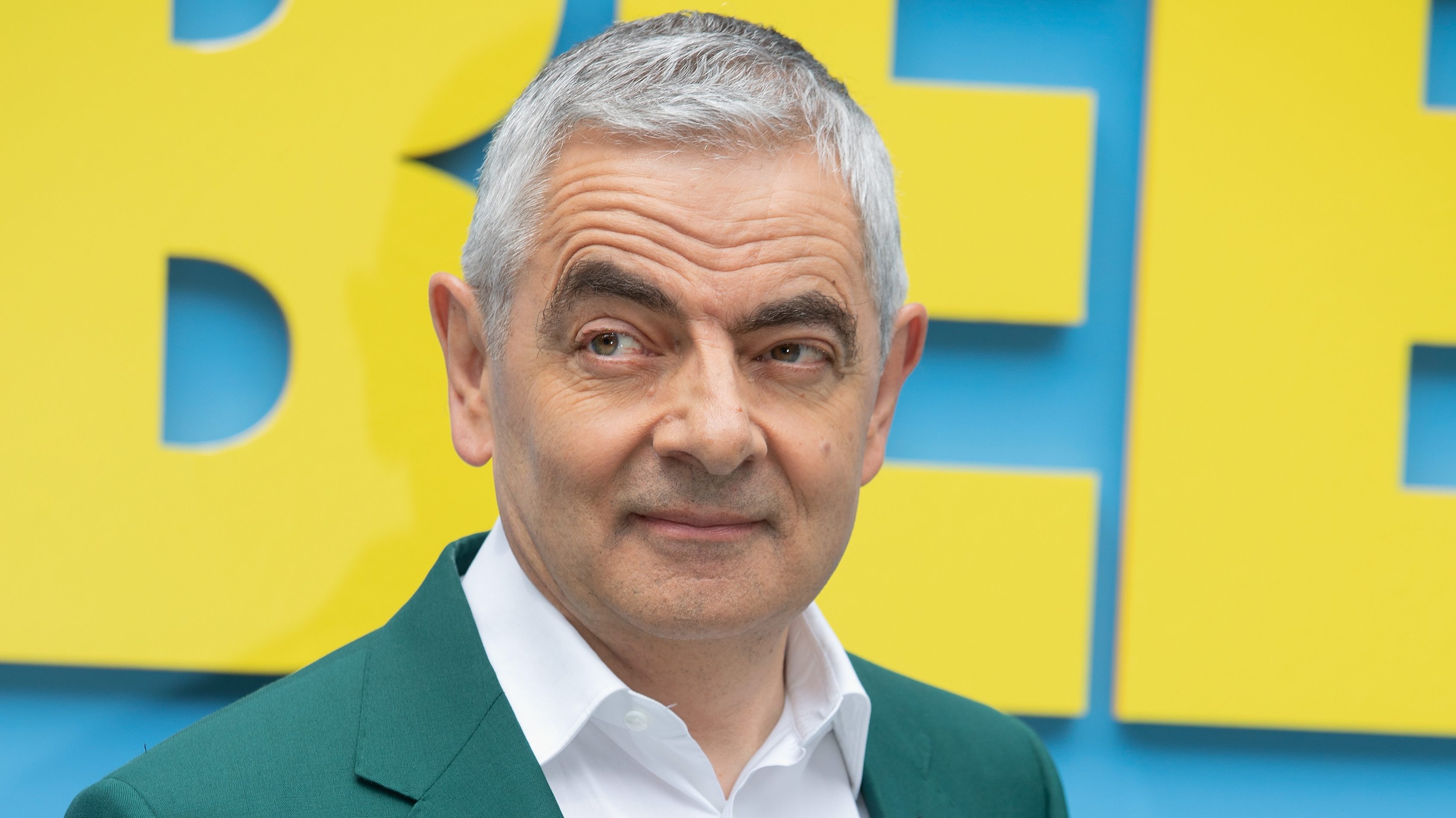 Rowan Atkinson: Egy szabad társadalomban engedni kell, hogy mindennel viccelhessünk