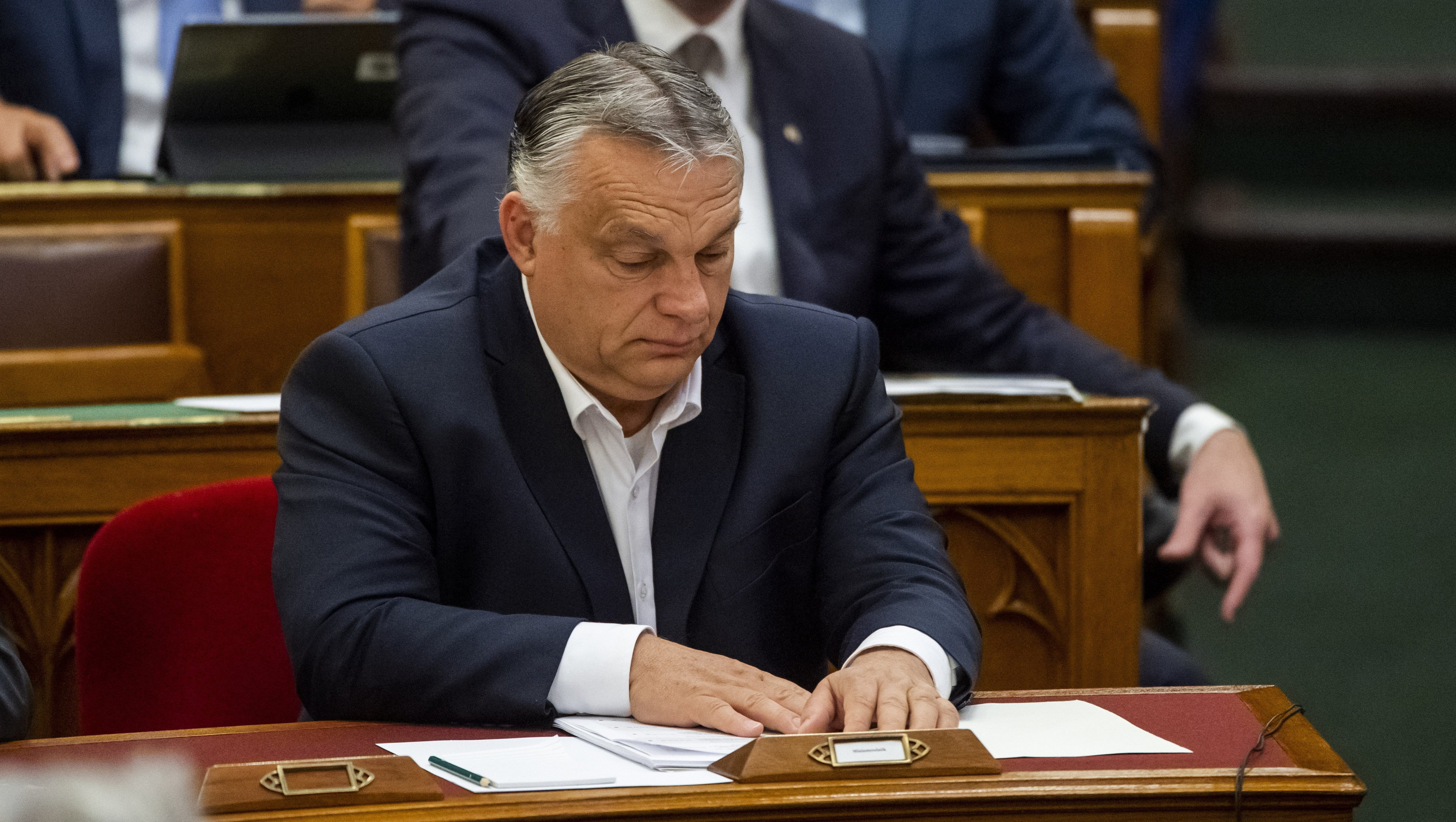 Orbán: Milyen jó, hogy korábban a magyar kormány kimentette a családokat a devizahitelekből, különben most megnézhetnék magukat a 404 forintos euróval