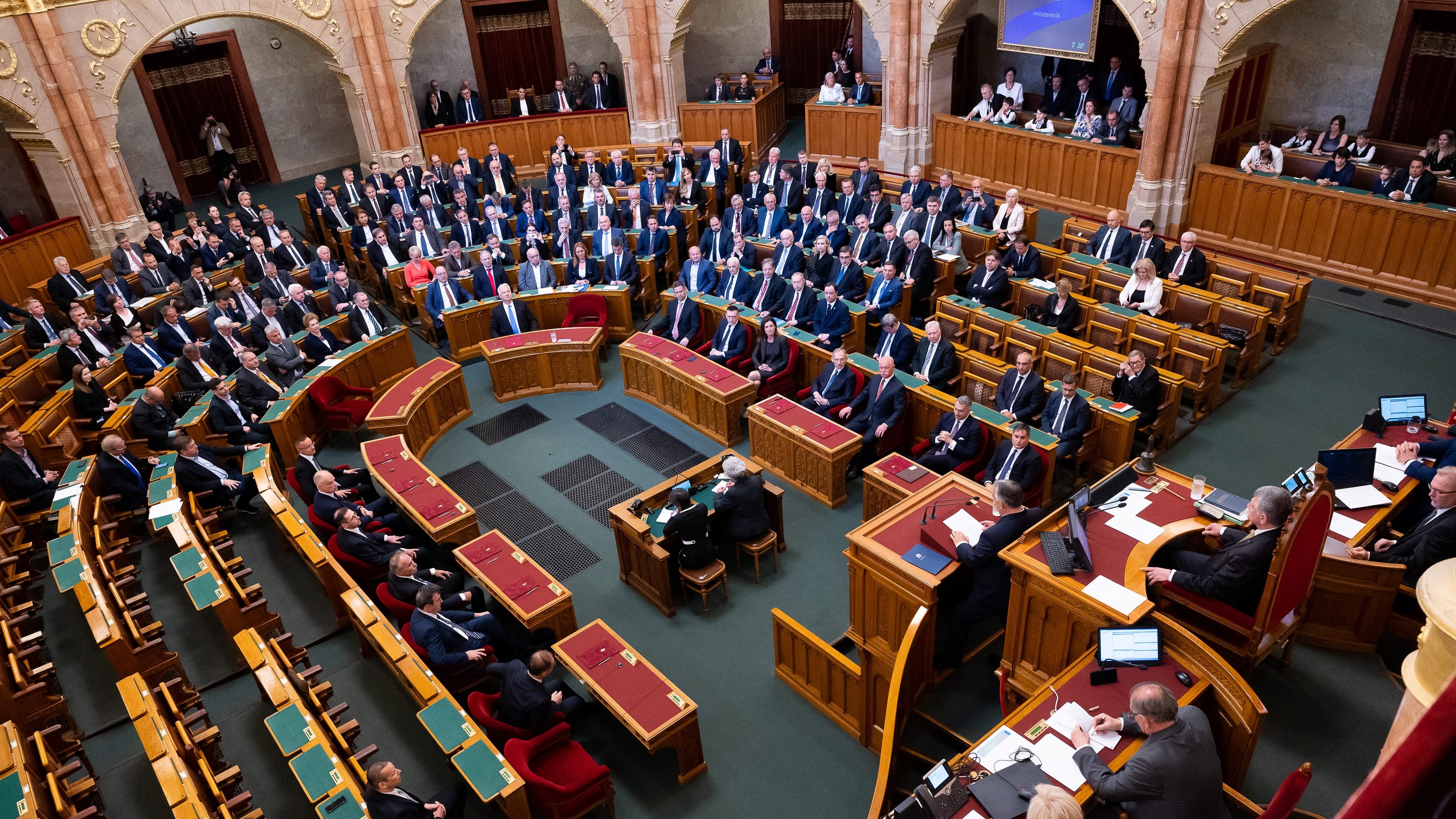 A vármegyék visszahozásáról is vitázik ma a parlament