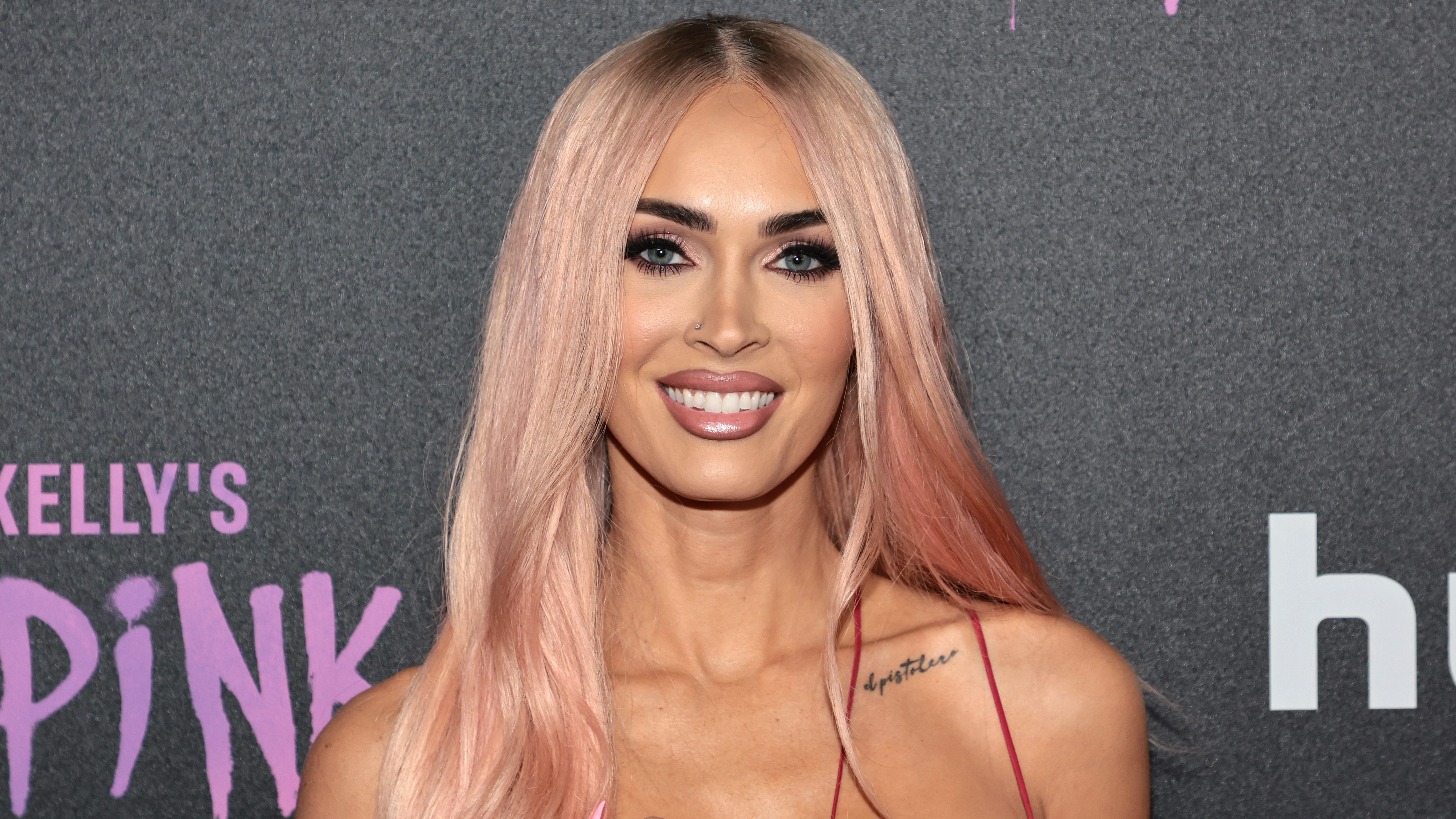 Pink színű hajra váltott Megan Fox, már keverik az emberek Kim Kardashiannal