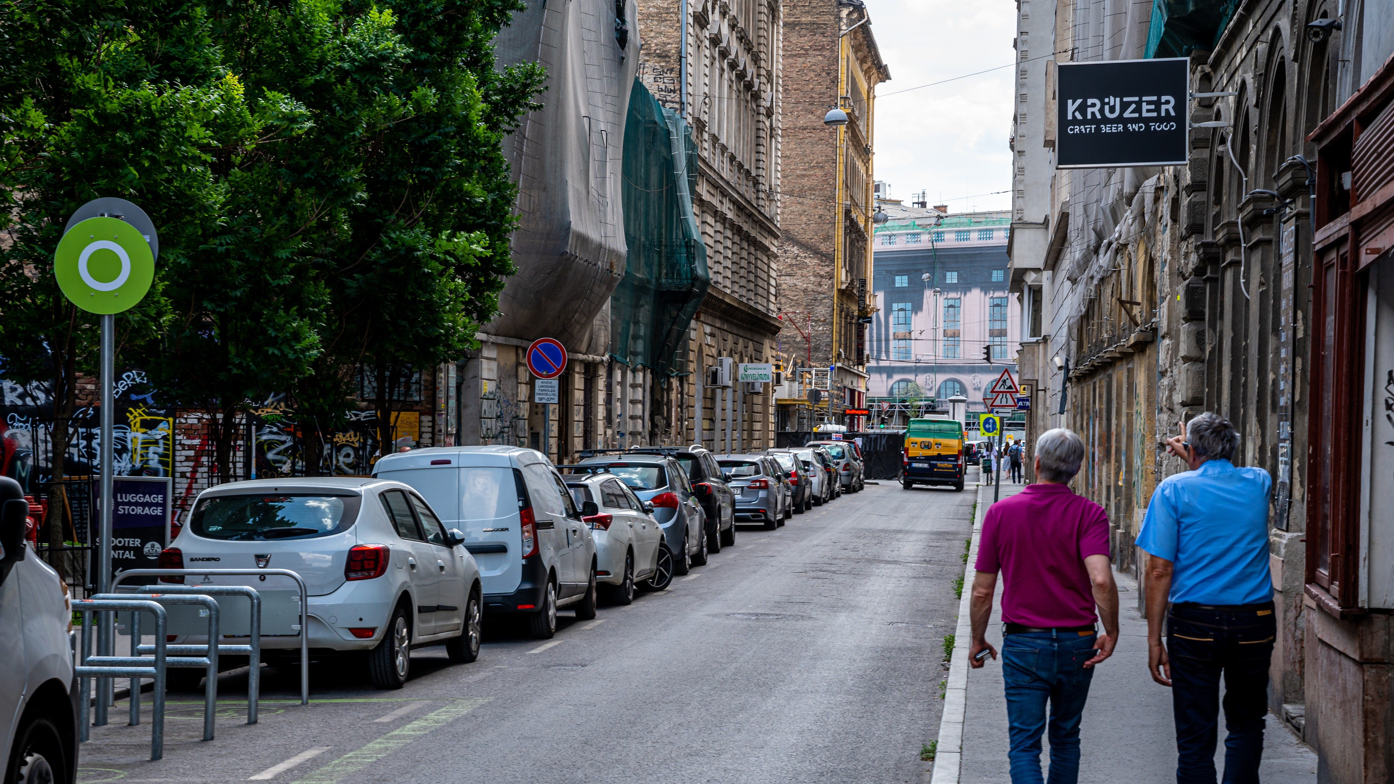 Szeptembertől drágul a parkolás Budapesten, leszavazta a közgyűlés a Fidesz javaslatát