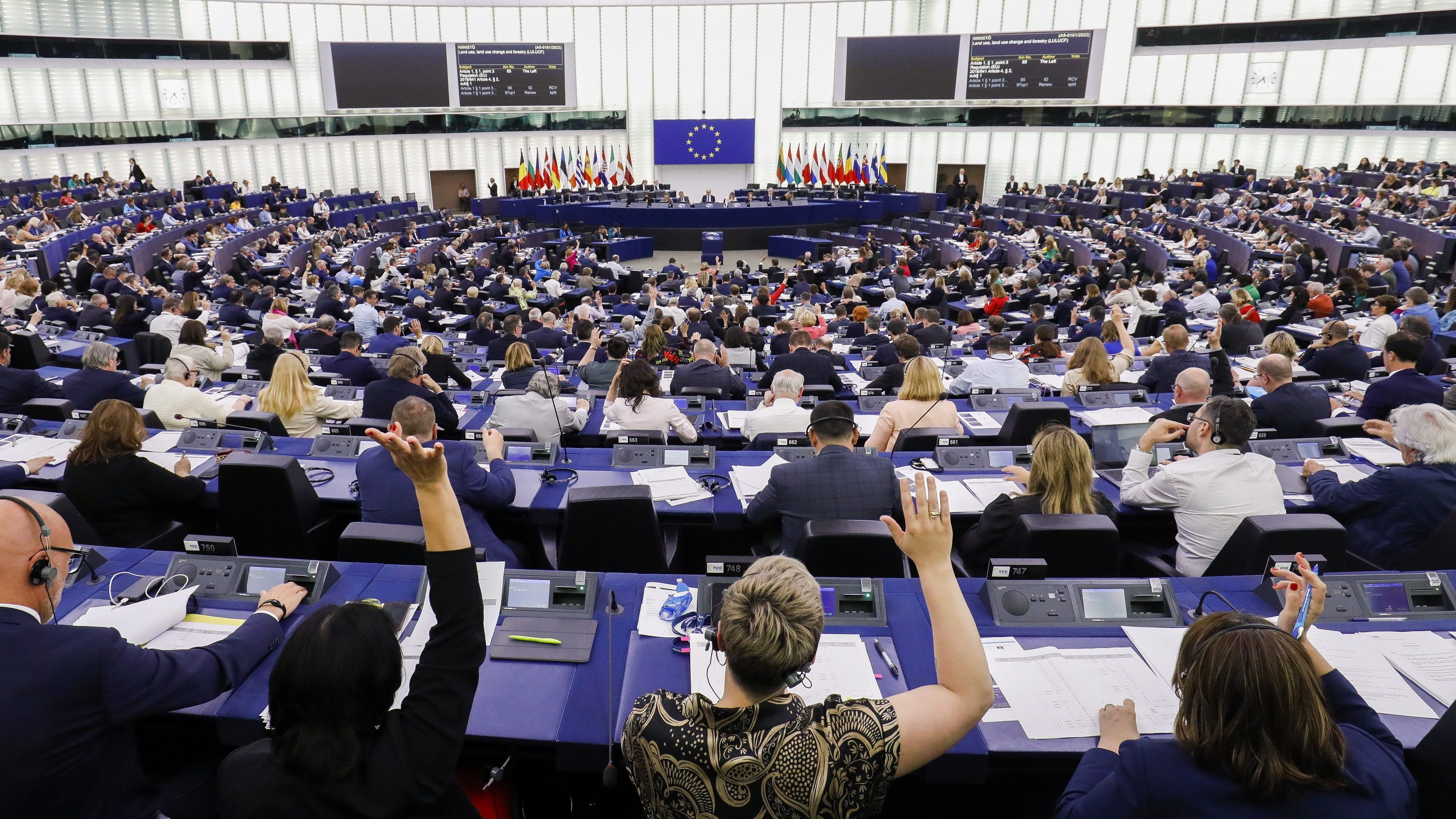 Nem hagyják szó nélkül a magyar vétót az Európai Parlamentben