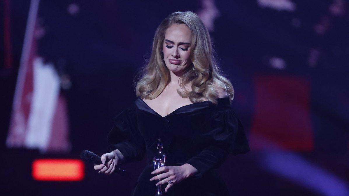 Adele szerint brutális reakciók érték az utolsó pillanatban lemondott koncertsorozata miatt