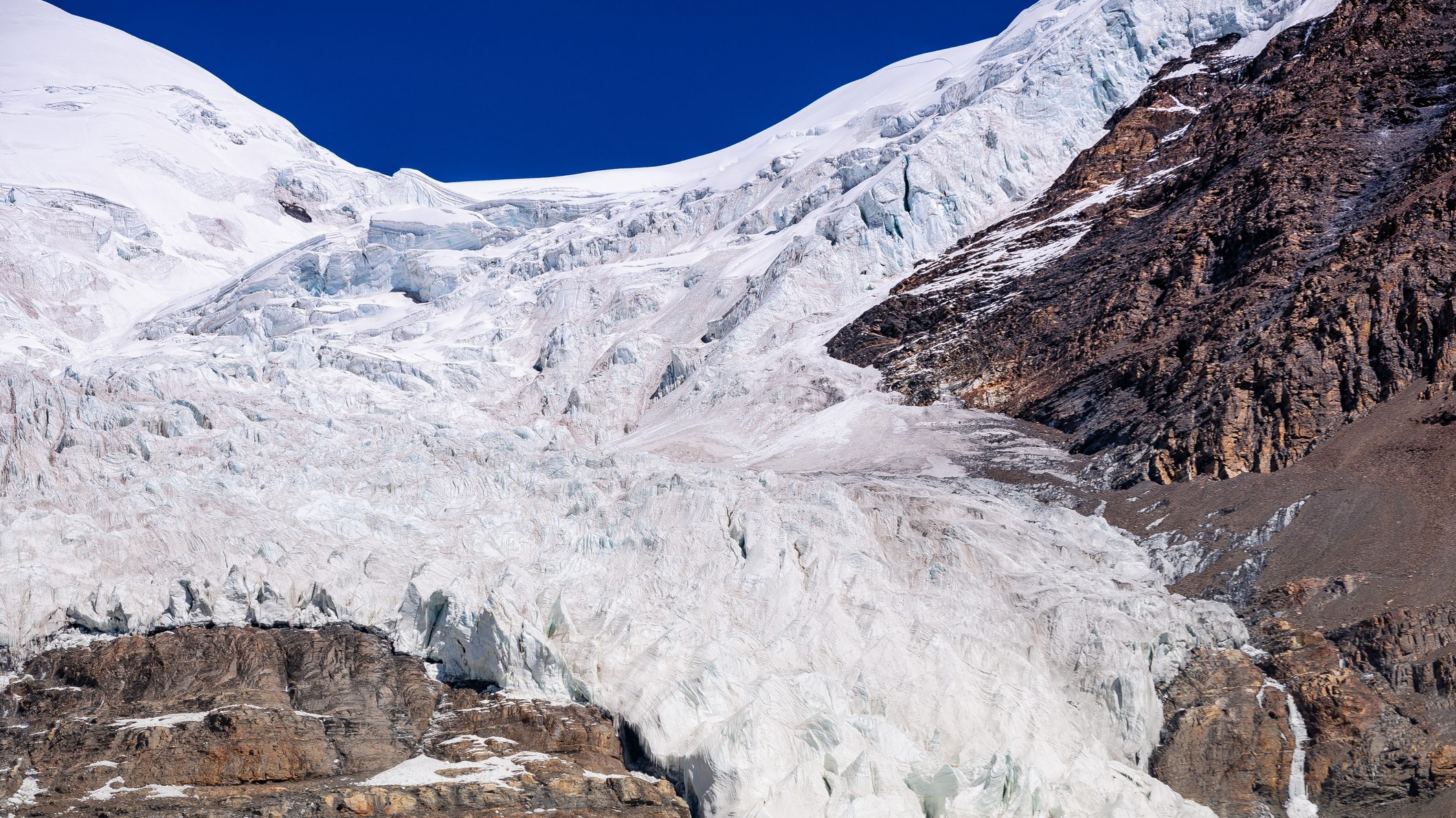 Korábban ismeretlen baktériumokra bukkantak a tibeti gleccserekben