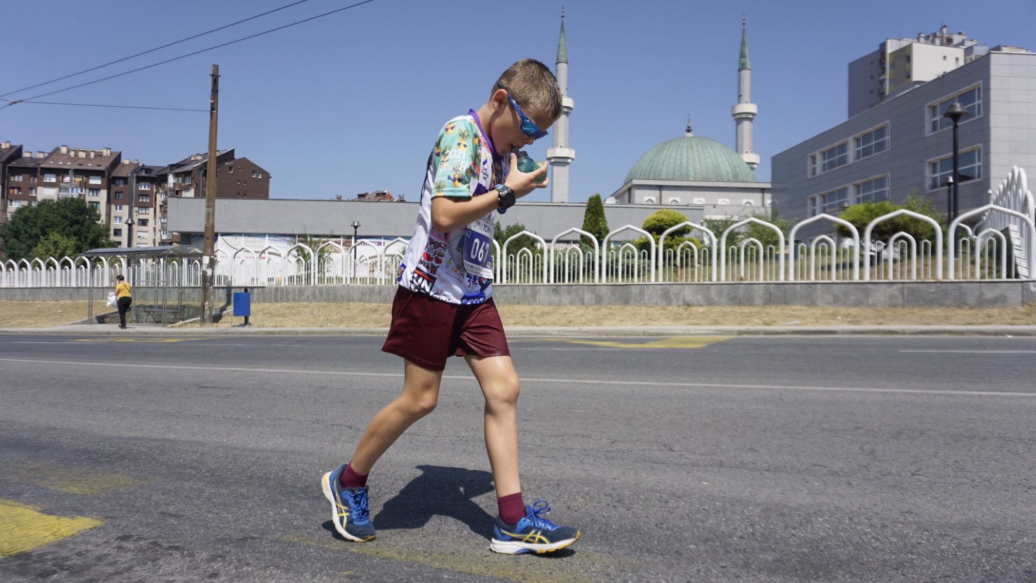A 10 éves Lóci lefutotta Szarajevó Maratont, a szülőket ekézi az internet népe