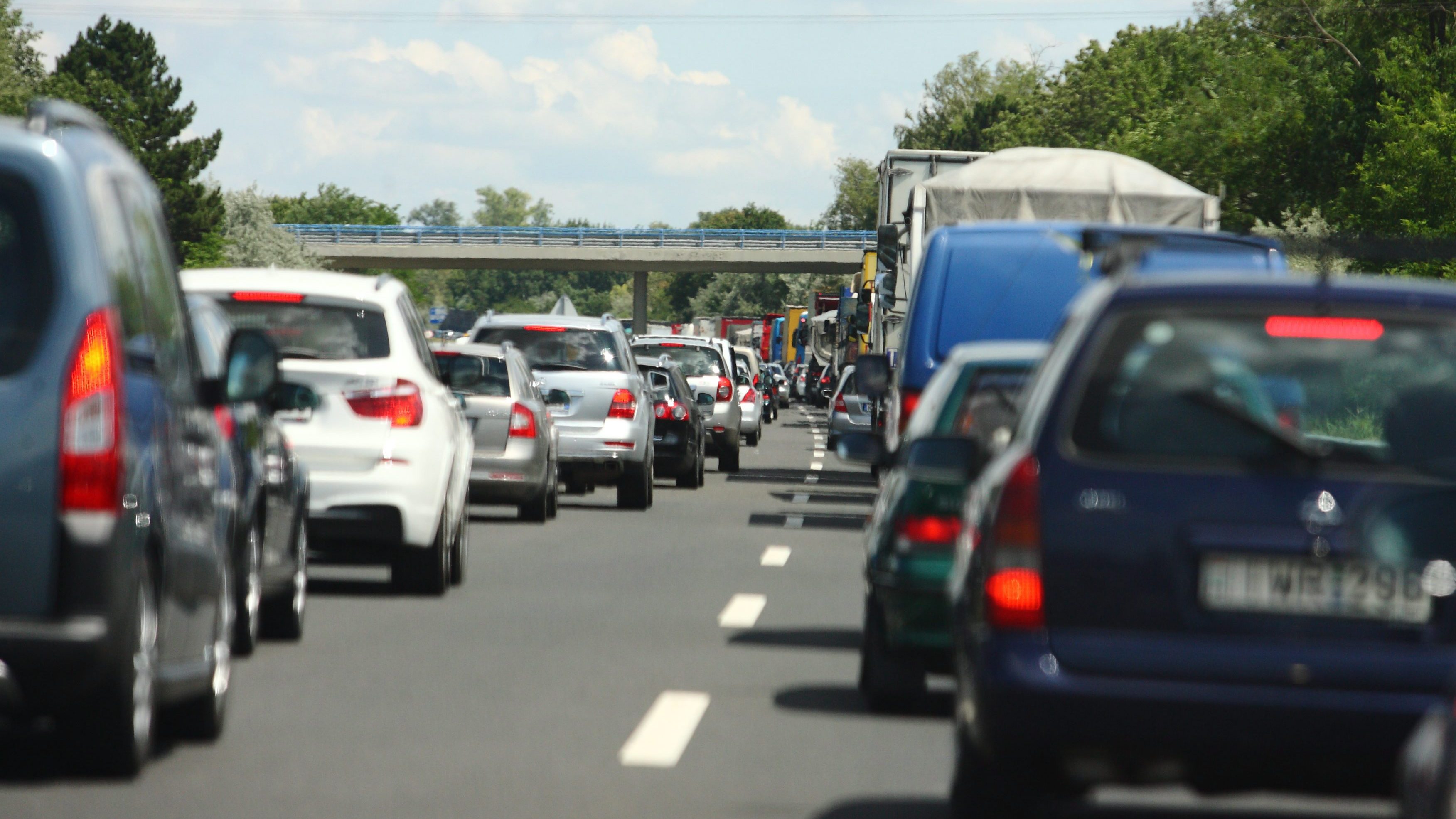 Hármas karambol és több kilométeres dugó az M7-esen