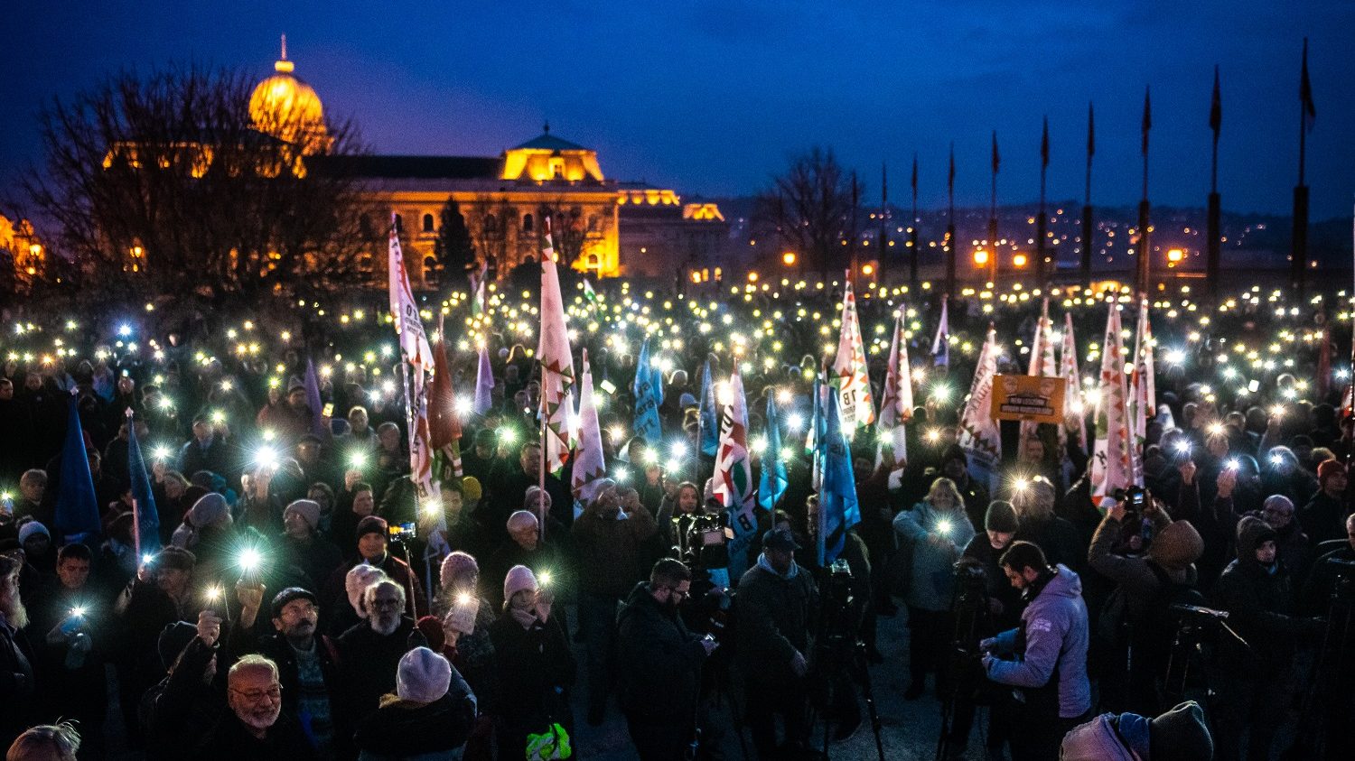 Elégedetlen a magyar ember a demokráciával, ám nem tesz érte eleget