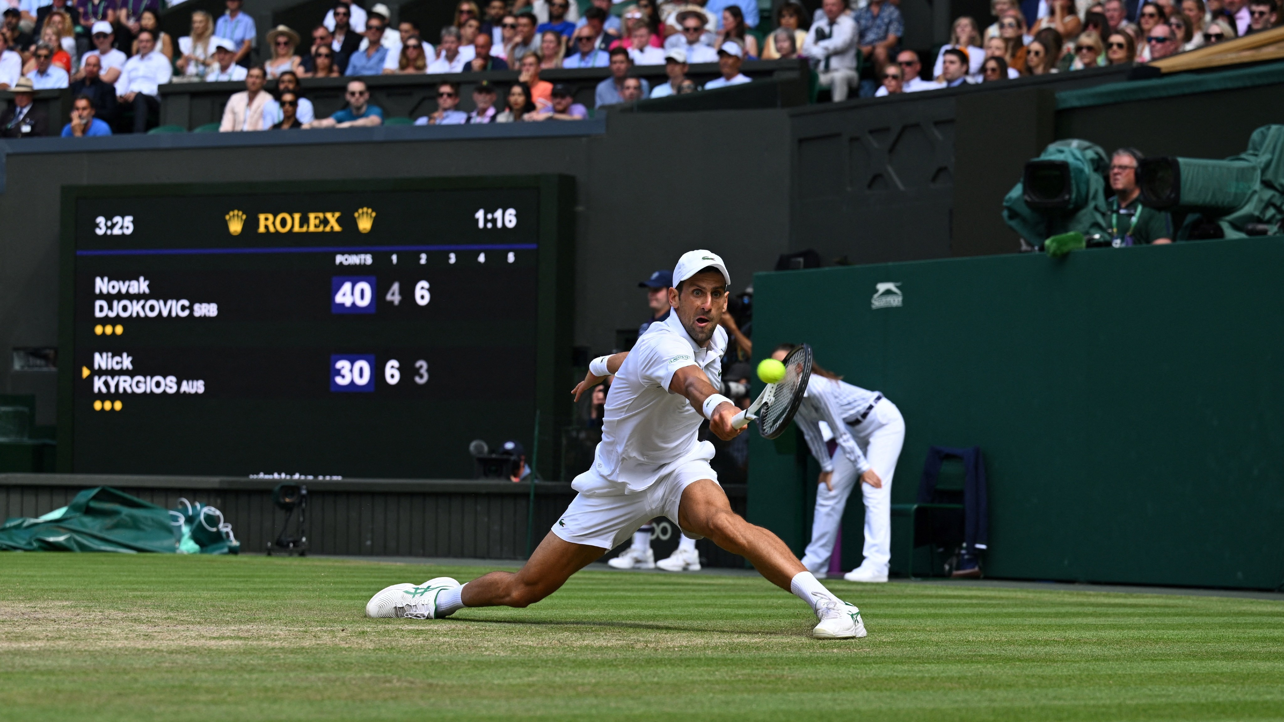 Kyrgios a saját páholyával veszekedett, Djokovic közben megnyerte a wimbledoni tornát