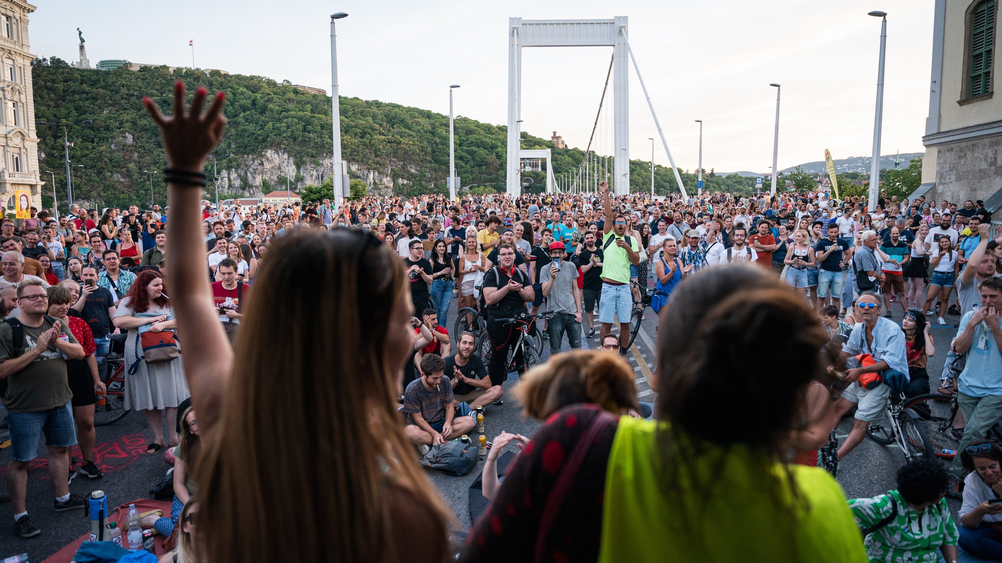 Karácsony: Várjuk a bajba jutott katások jelentkezését