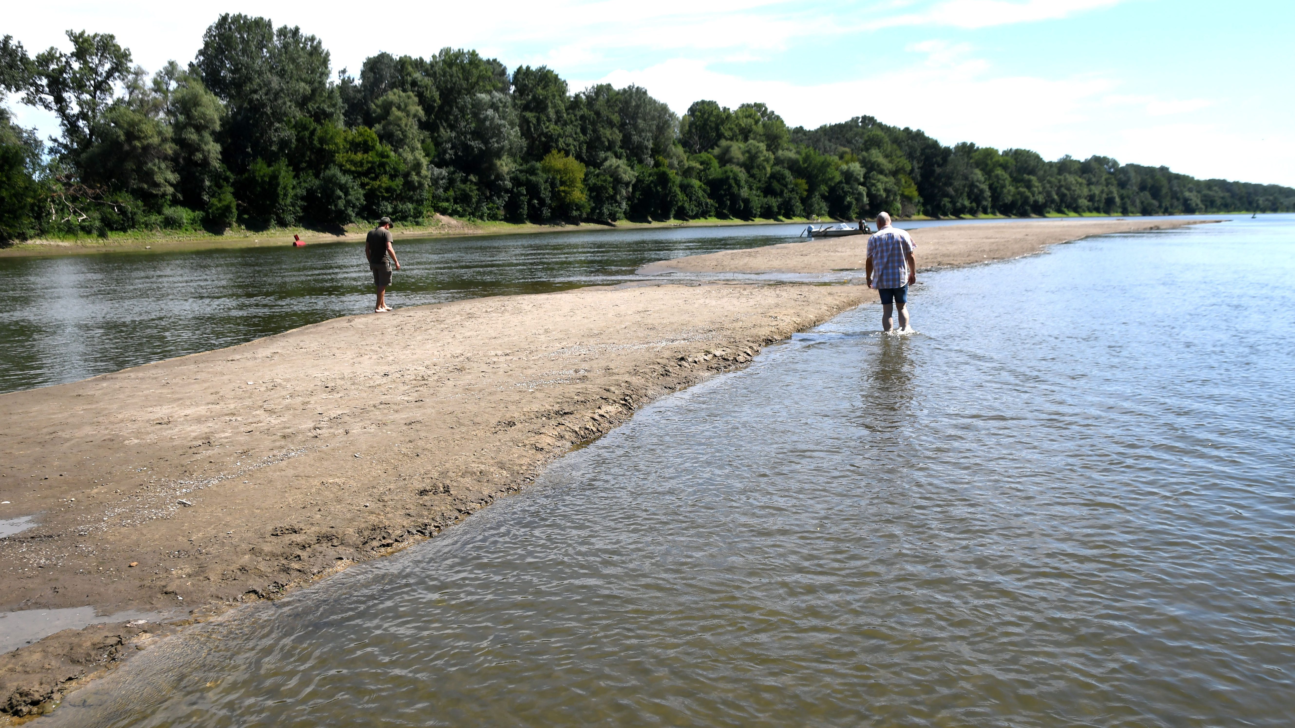 Cibakháza polgármestere Kolombuszként foglalt el egy új szigetet