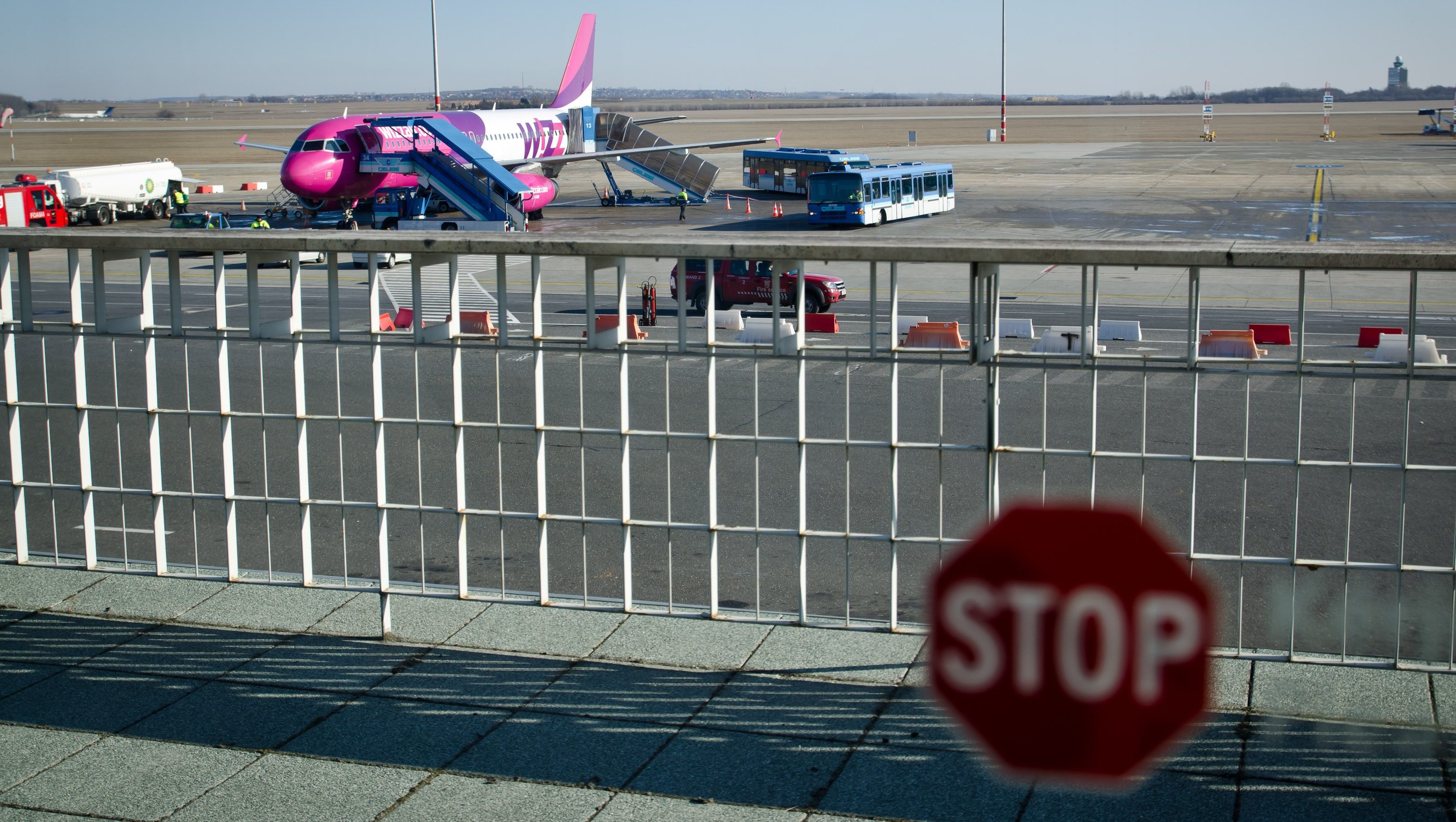 Mentesítő járatot küld a WizzAir a Lutonban rekedt utasokért