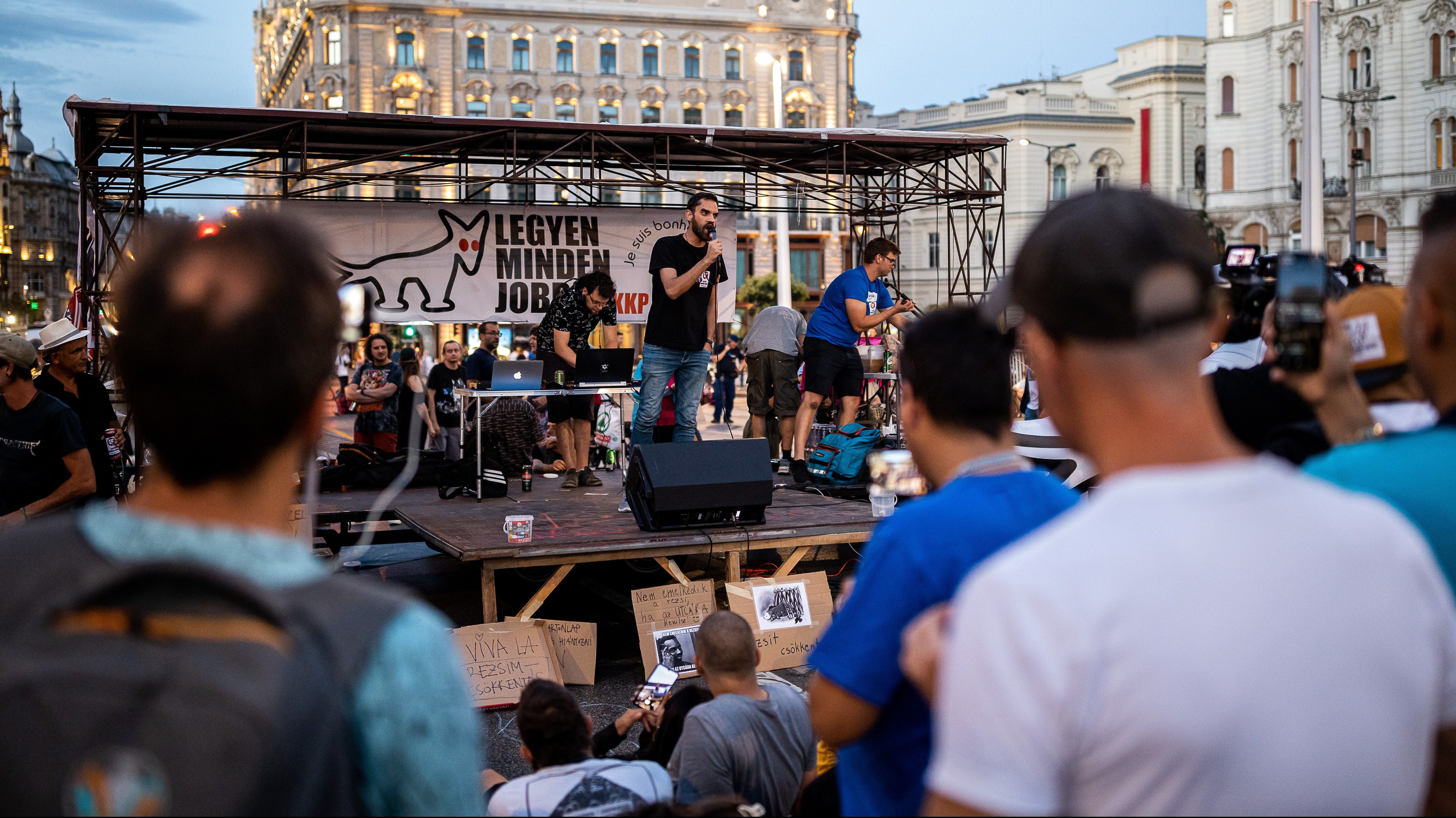 A Kutya Párt pénteken újra birtokba veszi az Erzsébet hidat