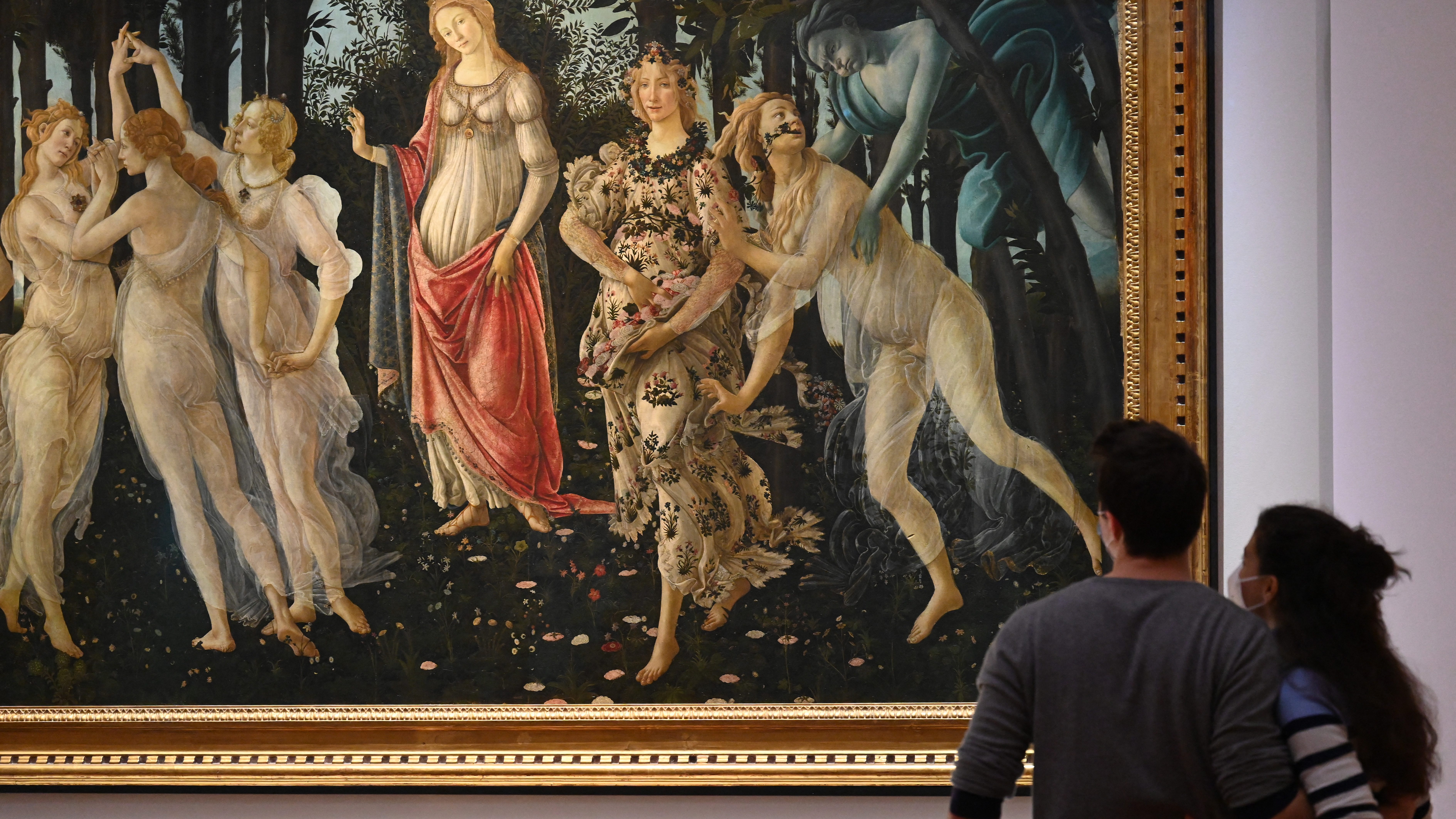 Botticelli Tavasz című festményéhez ragasztotta kezét két klímaaktivista Firenzében