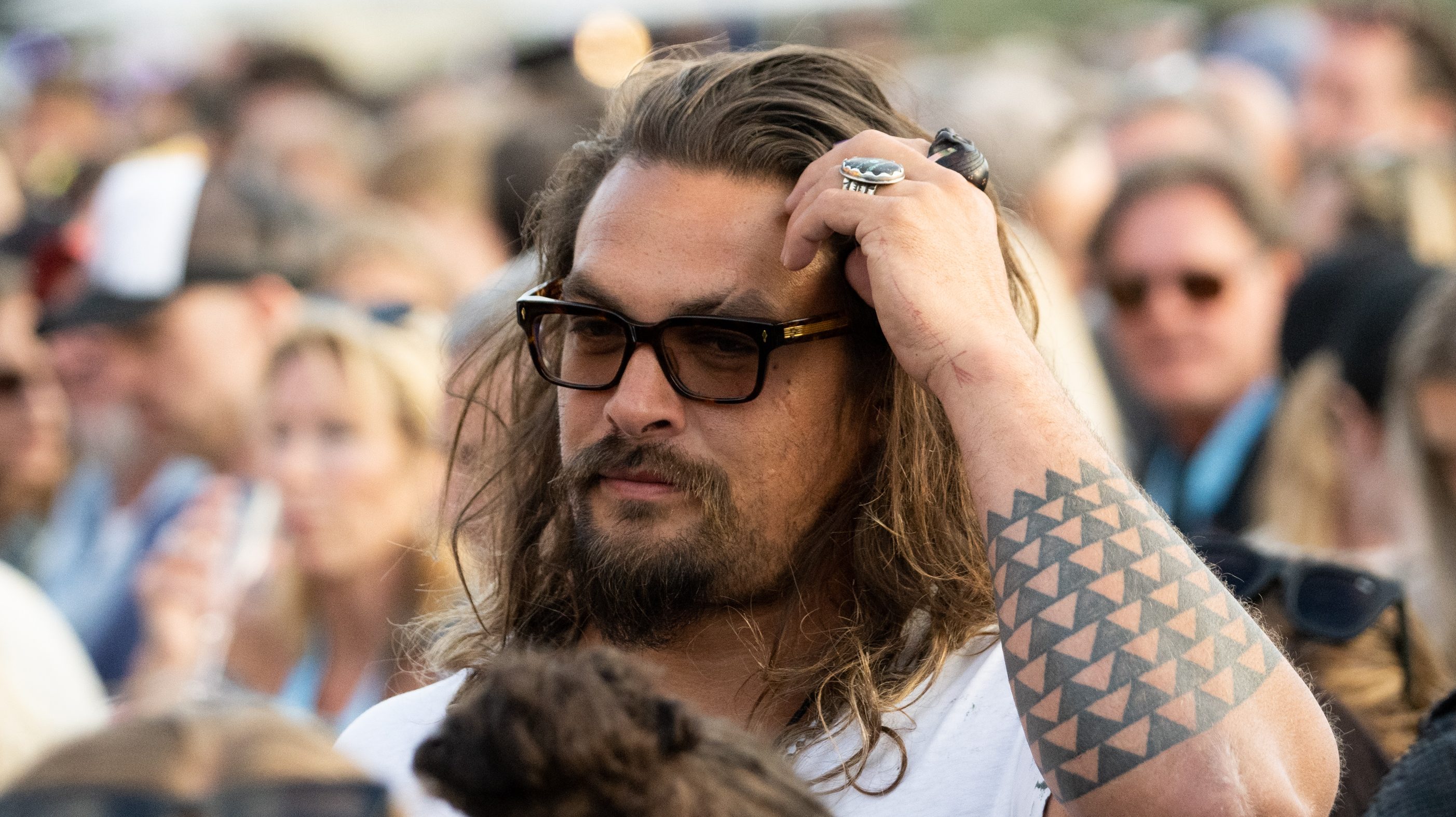 Jason Momoa karambolozott: motorossal ütközött, aki több métert zuhant