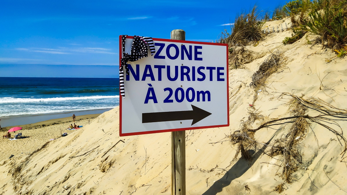 Száz ember szeme láttára lőtte le a nyugdíjas a francia nudista strandon maszturbáló szatírt