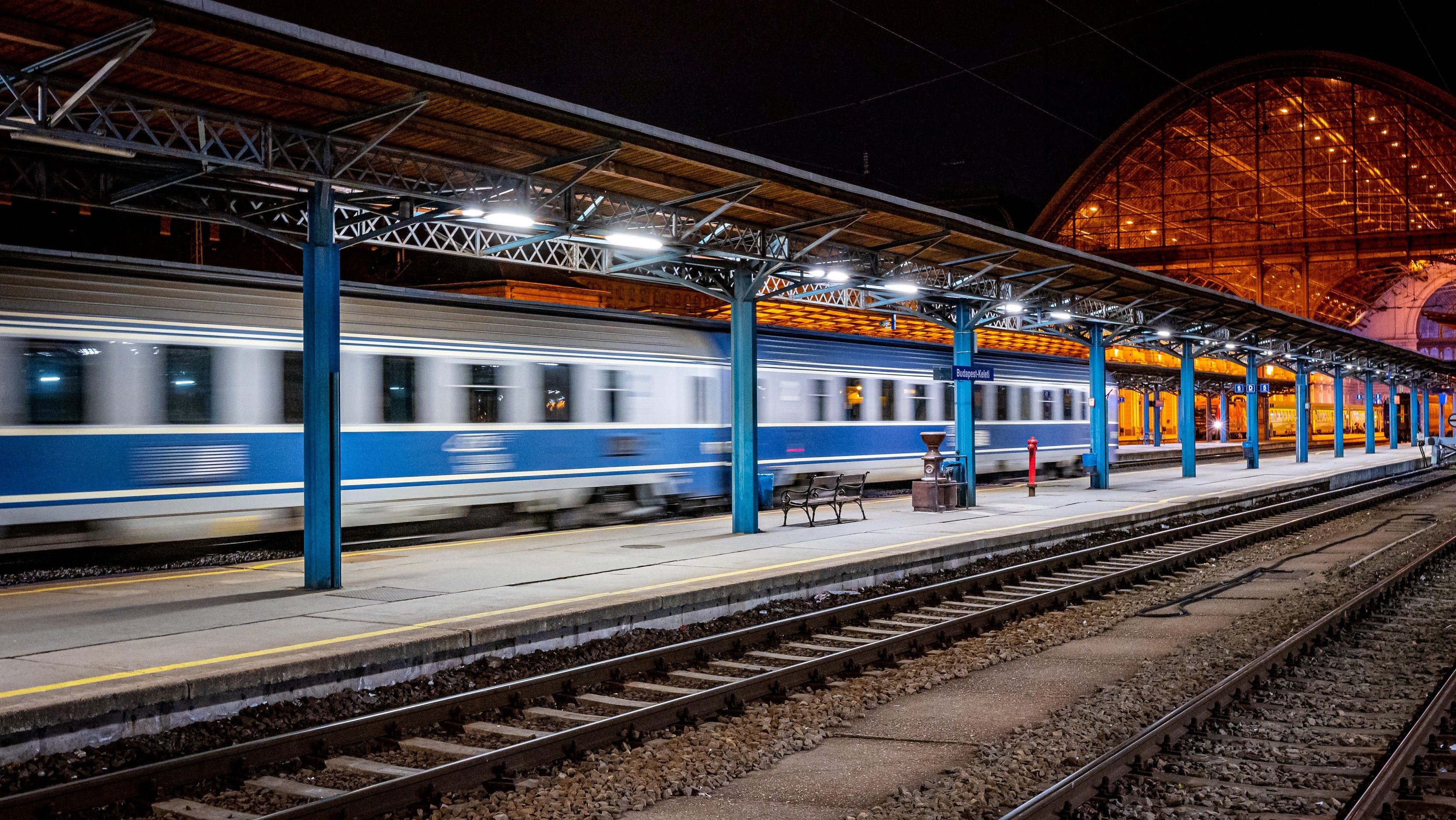 Többen rosszul lettek a Keleti pályaudvarról Münchenbe tartó Railjeten