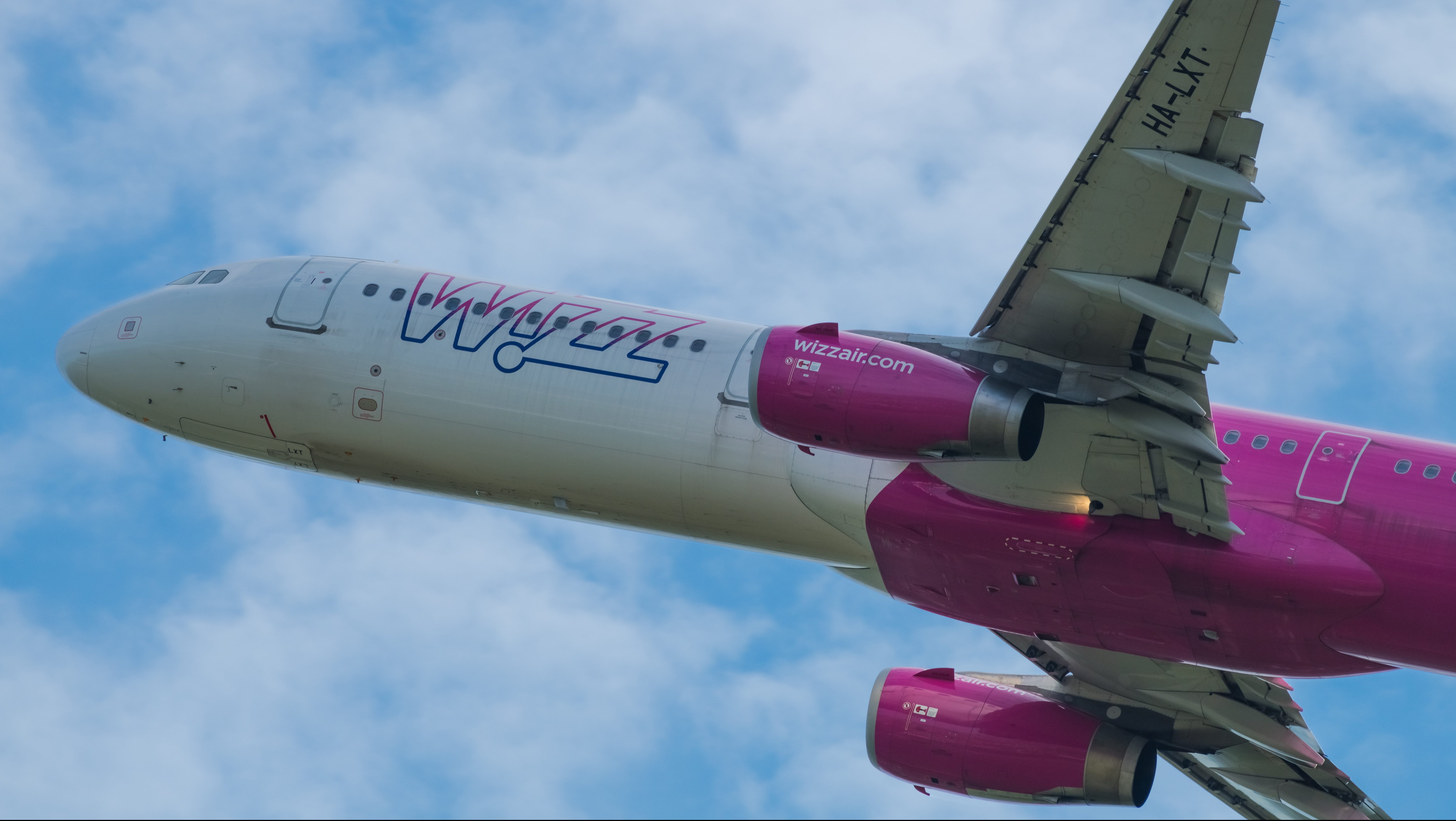 452 millió eurós veszteséggel zárta a negyedévet a Wizz Air