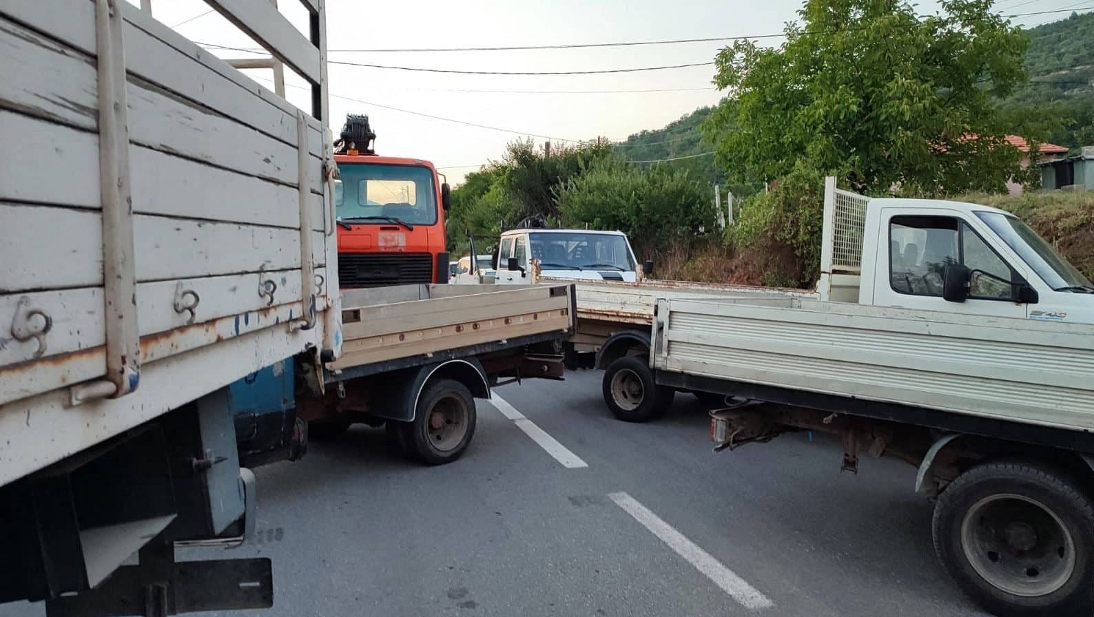 Feszült volt a helyzet a koszovói-szerb határon vasárnap este, két határékelőhelyet lezártak a tüntetők