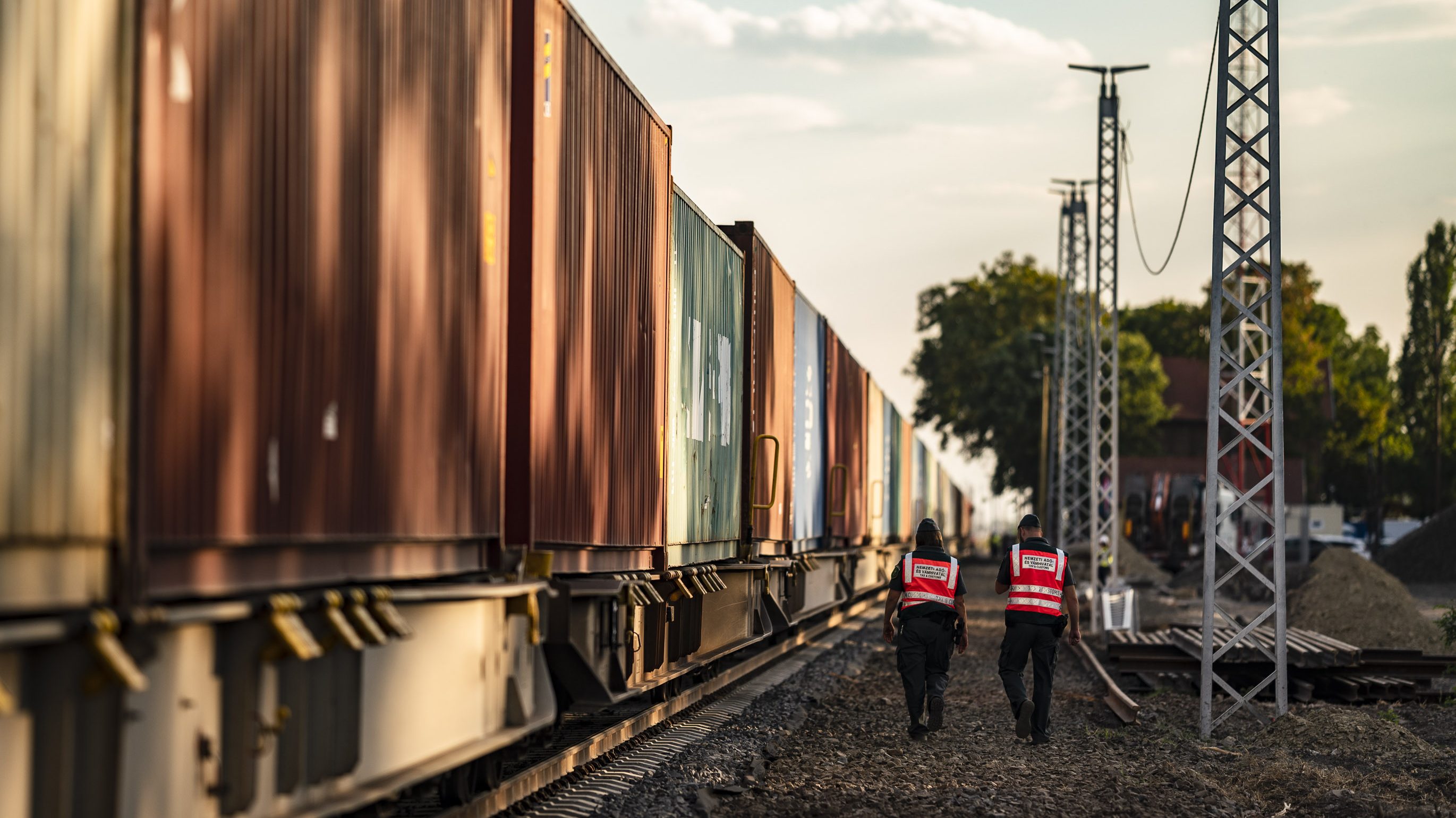 Újraindult a teherforgalom a felújított Szeged–Röszke vasútvonalon