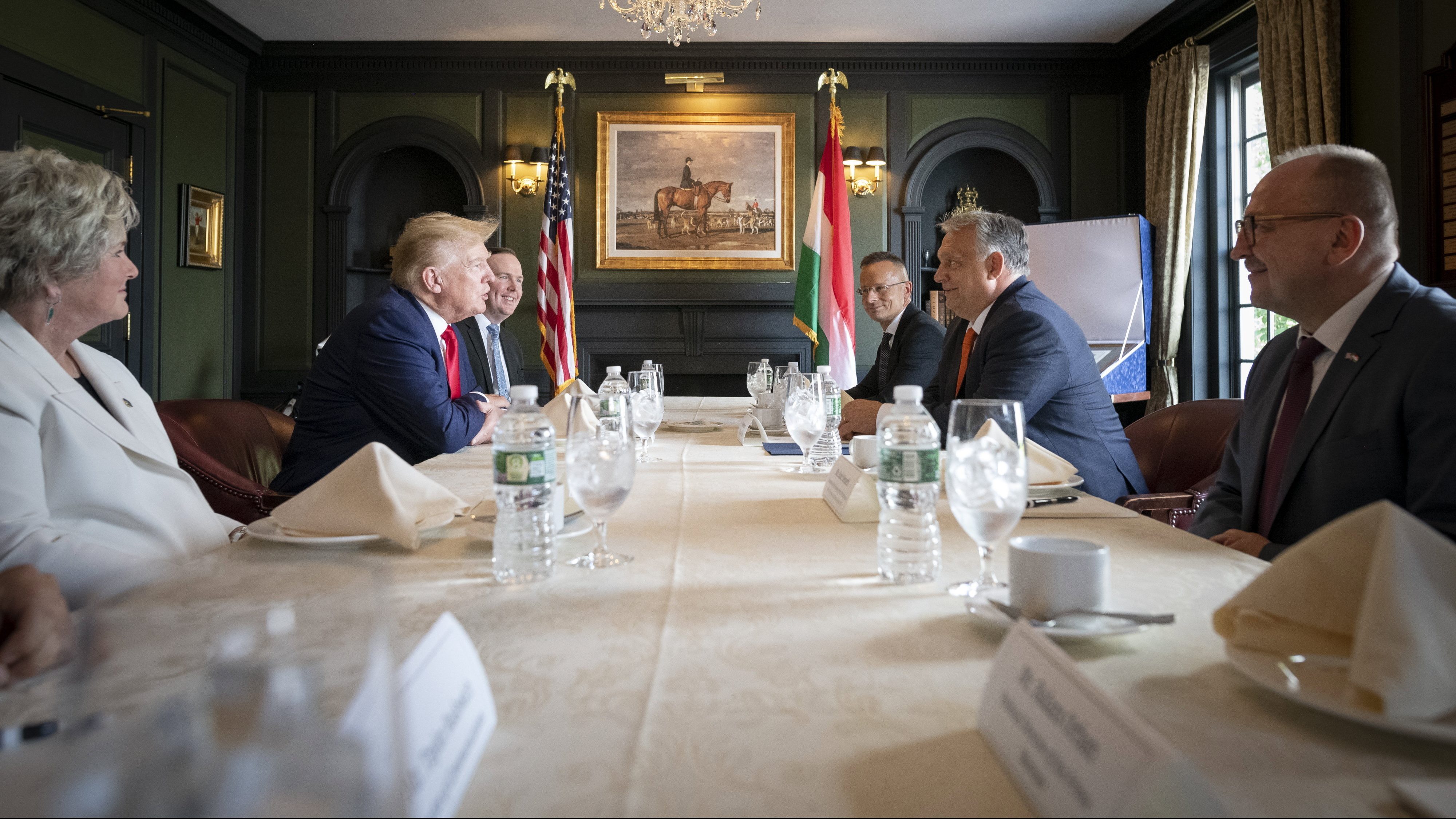 Orbán Viktor Donald Trumppal tárgyalt