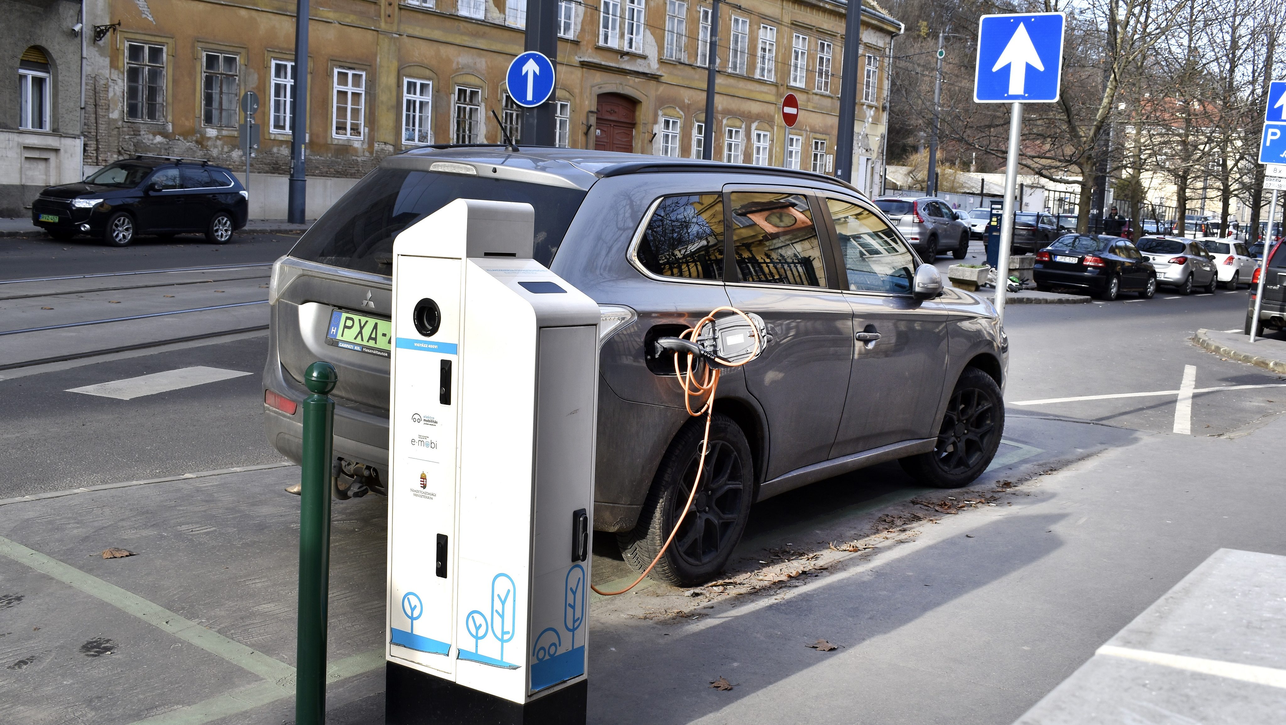 Egy hét alatt több mint 20 százalékkal nőtt a kereslet a villanyautókra