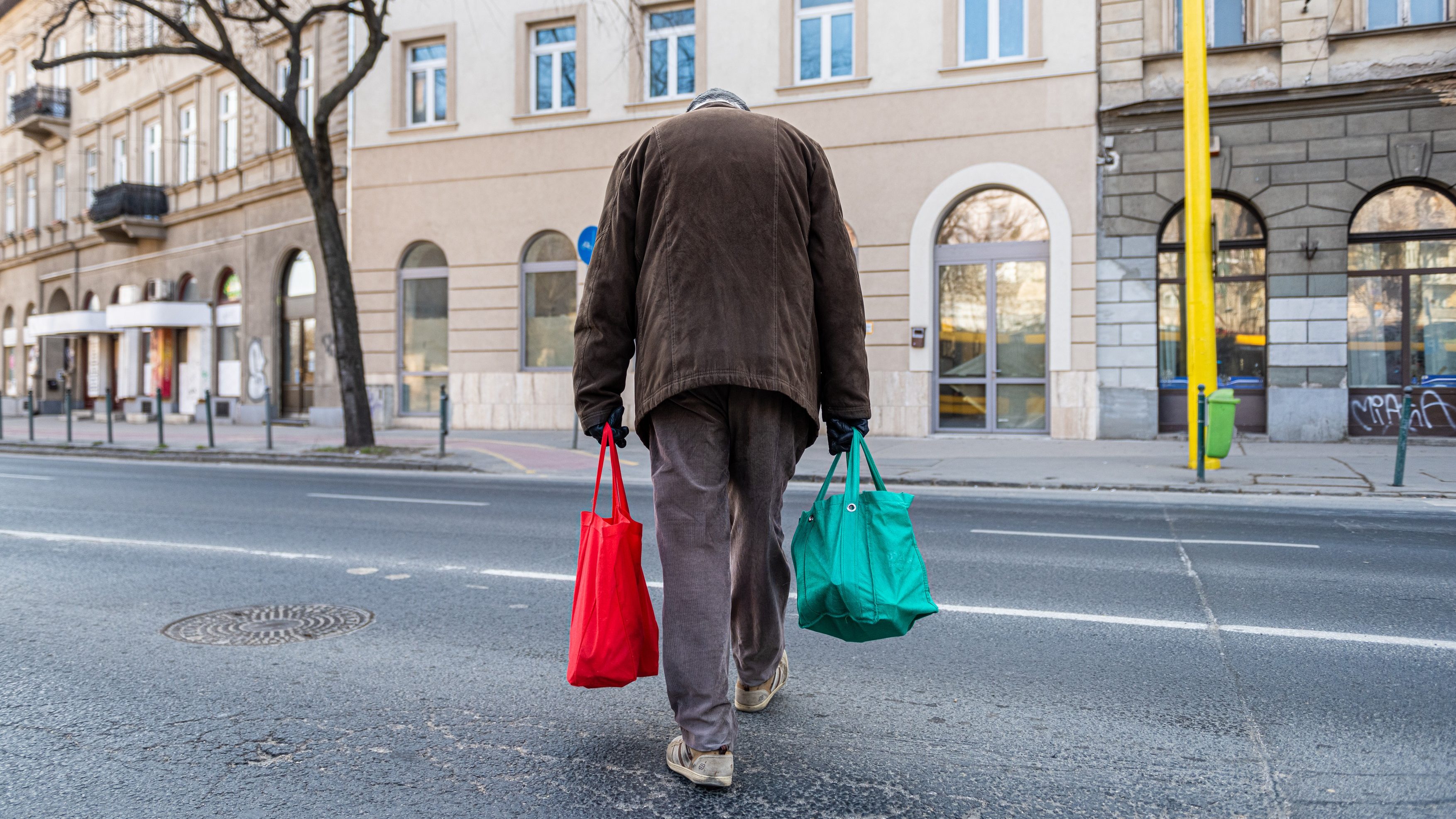 Húsz éve nem tapasztaltak ilyen mértékű drágulást a magyarországi nyugdíjasok