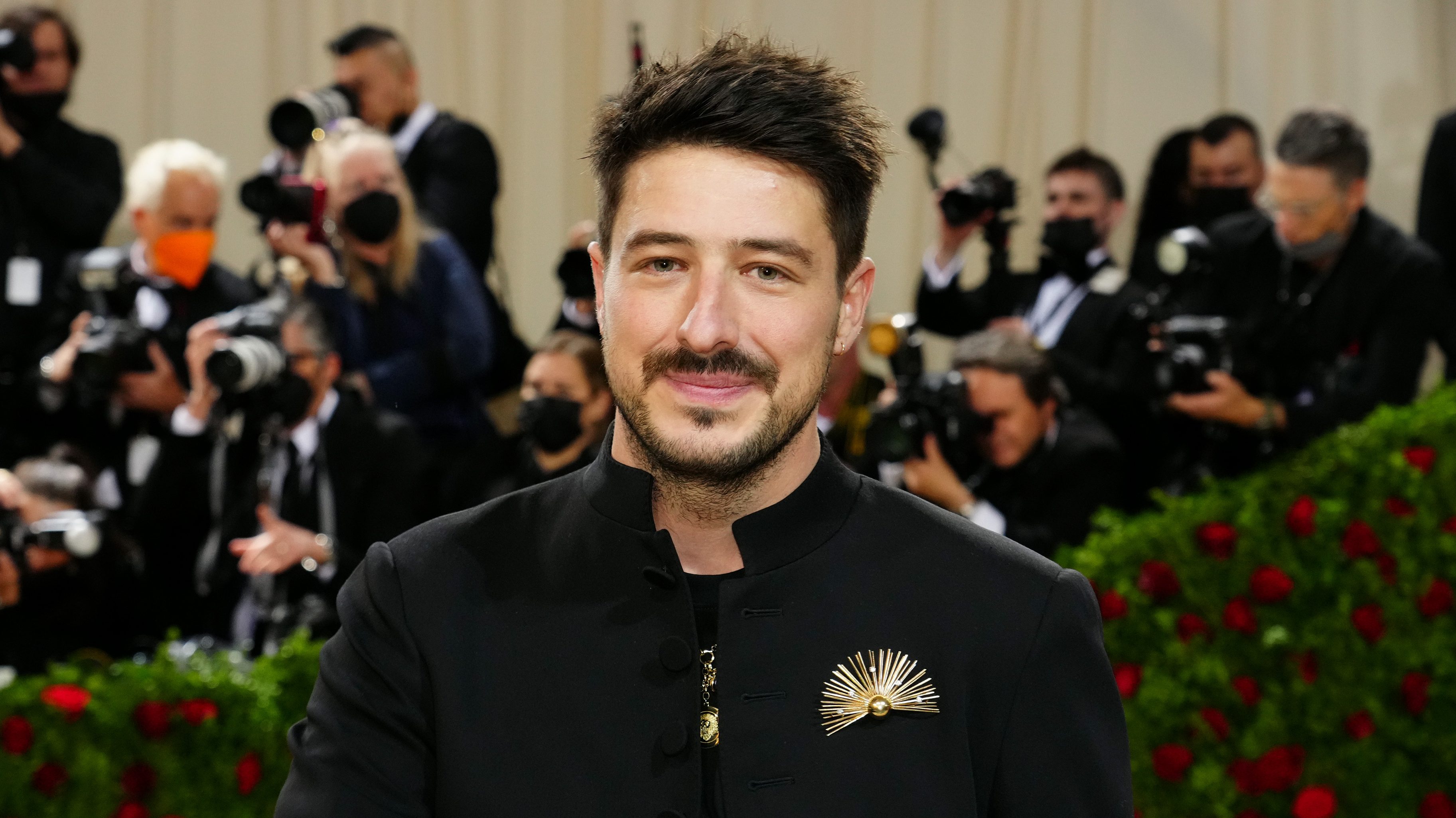 A Mumford and Sons énekese először beszélt arról, hogy gyerekkorában szexuálisan bántalmazták