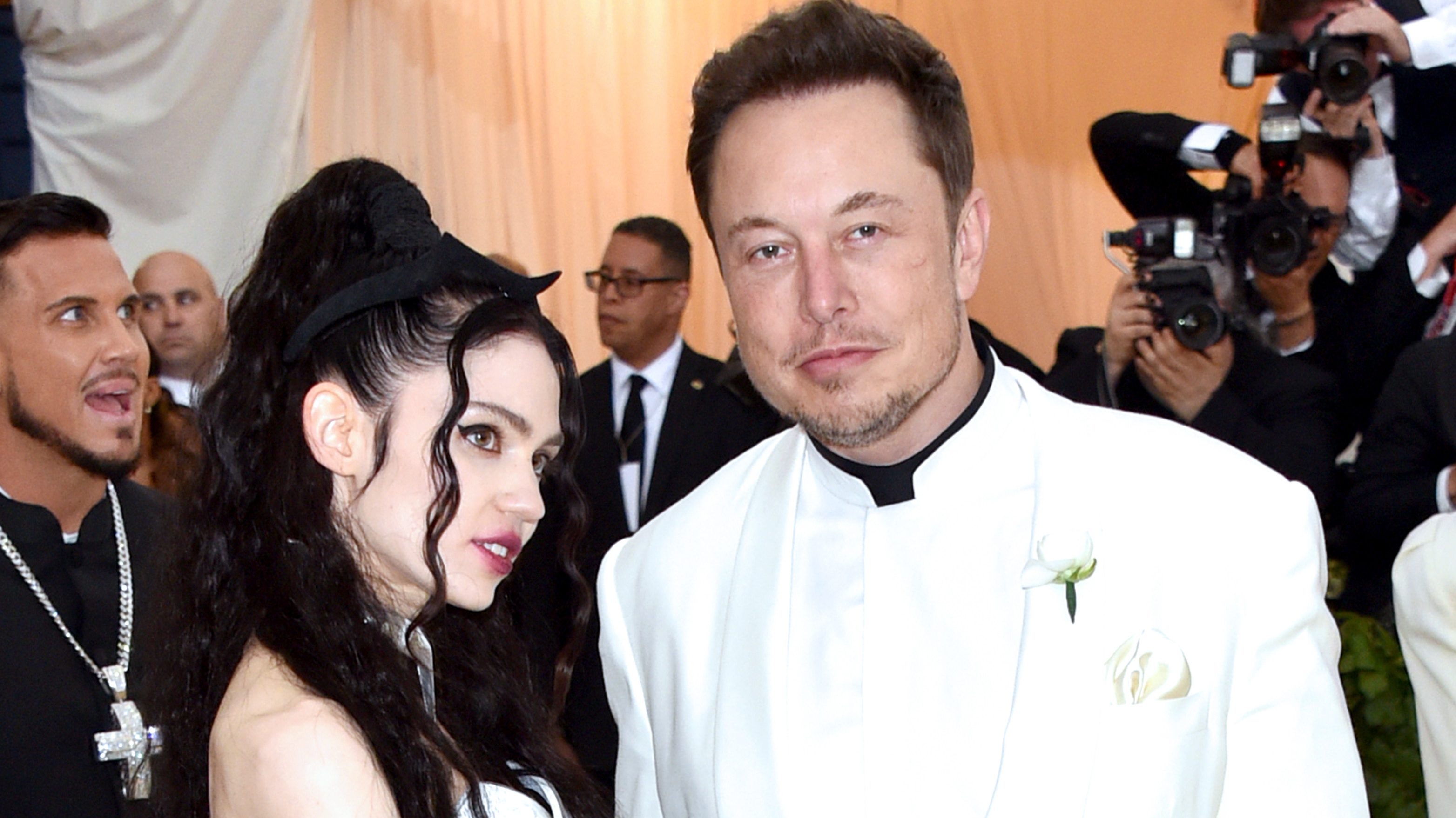 Grimes tündefüleket műttetne magának, Elon Musk nem rajong az ötletéért