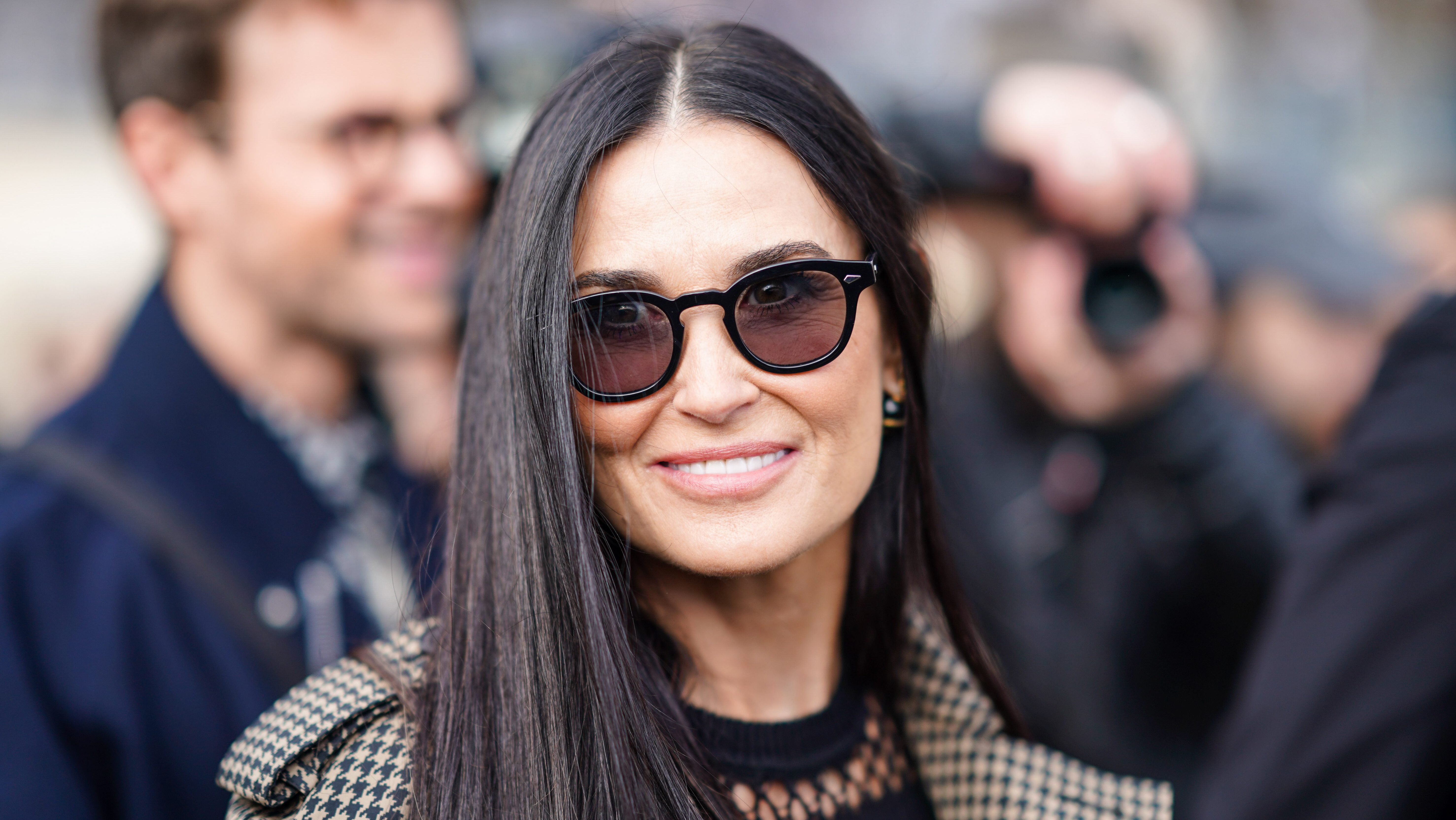 Bruce Willis jelenlegi felesége Demi Moore fürdőruháit promózza az Instagramon