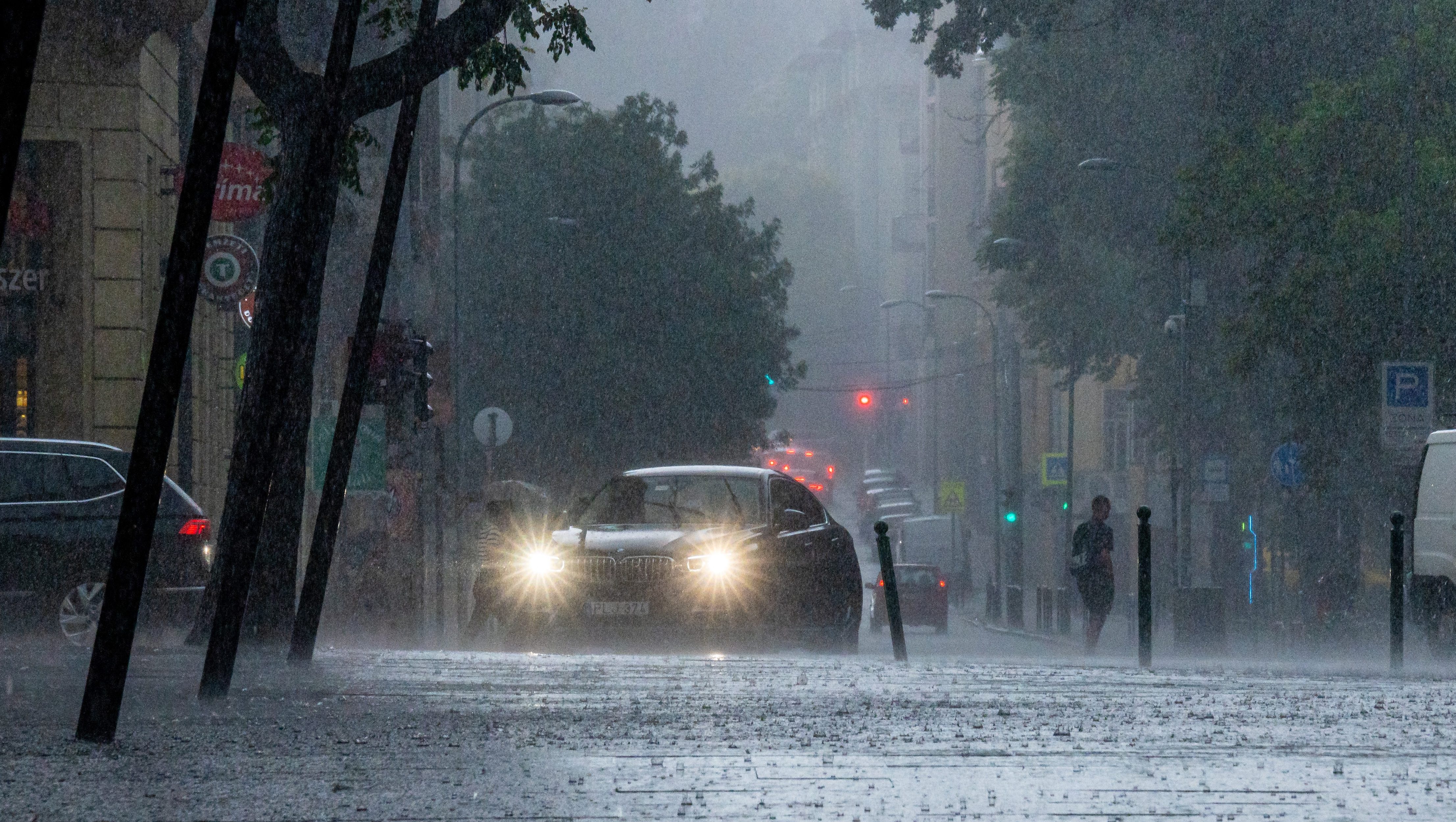 Többfelé nehezíti a közlekedést az időjárás, a hegyvidéki utakon sárfelhordásra is számítani kell