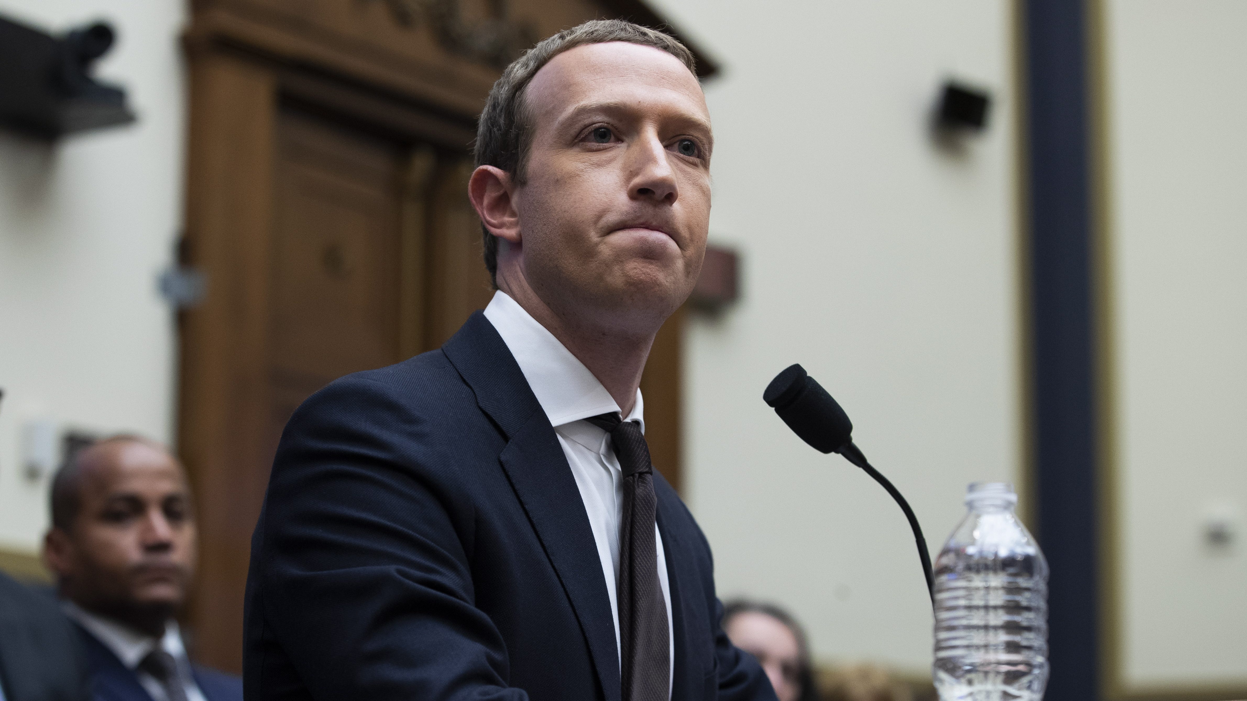 Zuckerberg: A Facebook komolyan vette az FBI felhívását