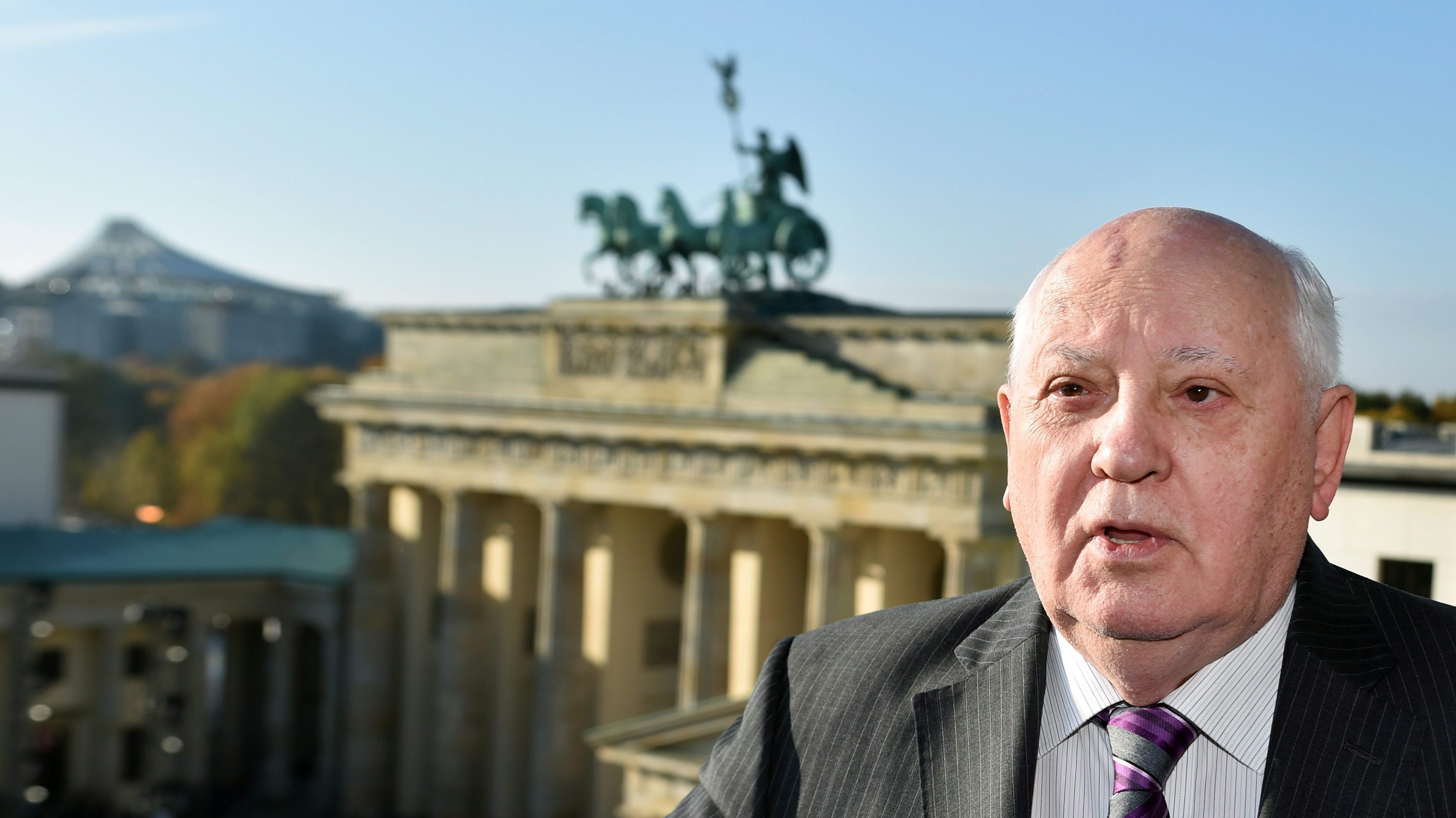 RIP Gorbacsov: nyugaton a legnagyobb politikusok közé sorolják, hazájában Hitlerhez is hasonlították