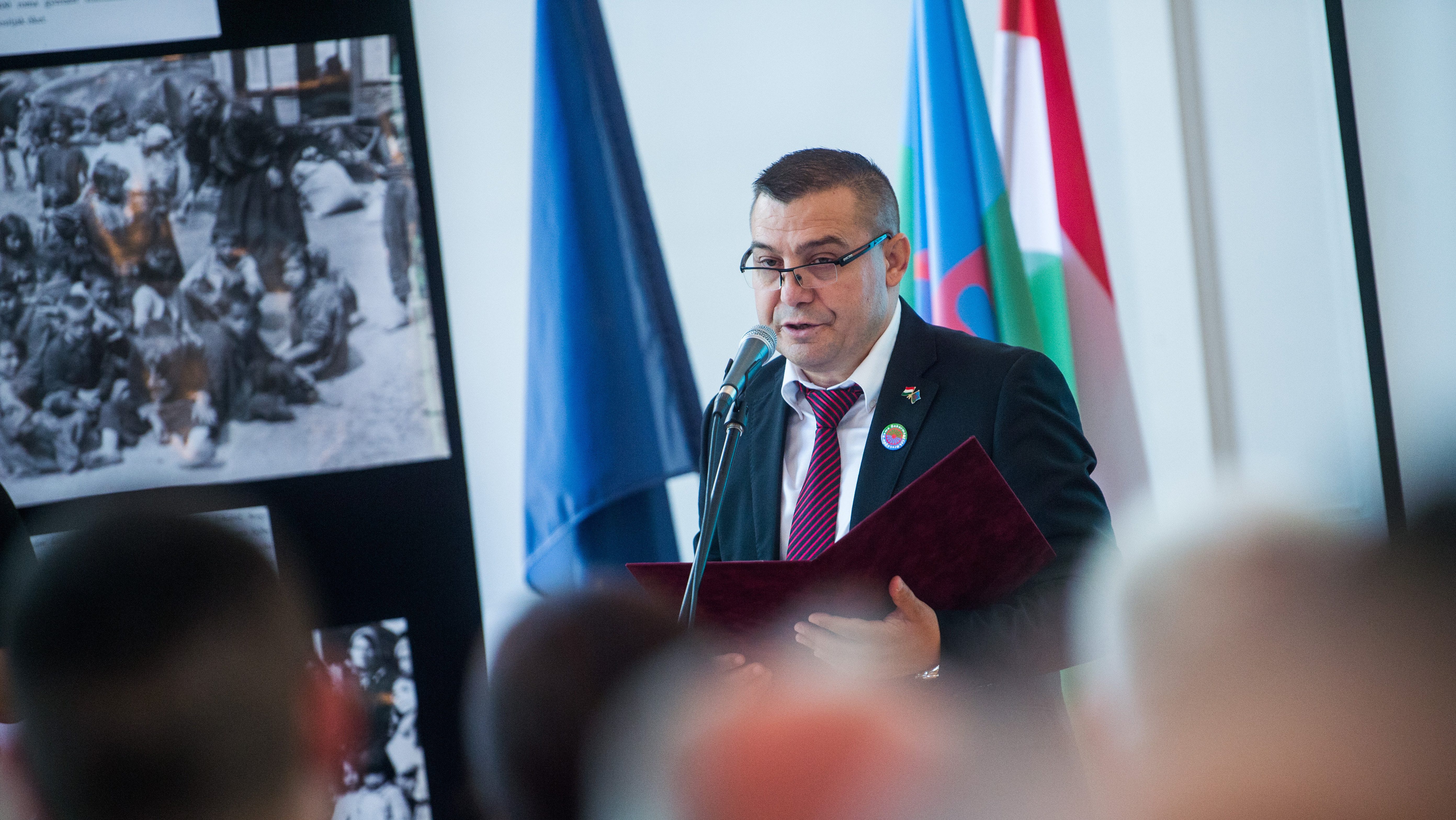 A vesztegetés miatt letartóztatott Agócs János embere irányítja az Országos Roma Önkormányzatot