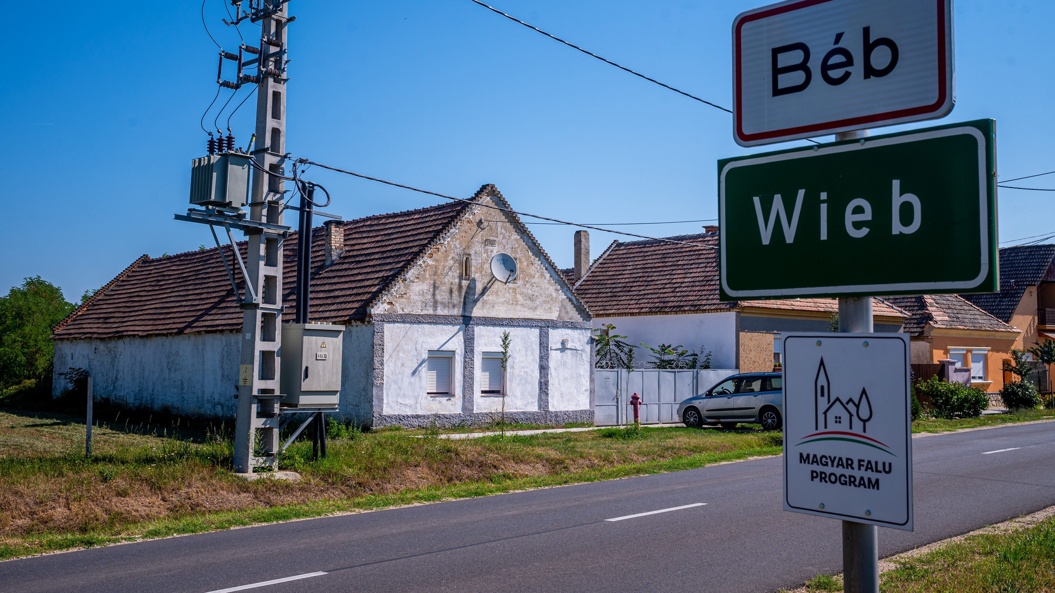 Két háza és nyolc egyéb ingatlana mellett licitált a bébi polgármester a bajba jutott család házára