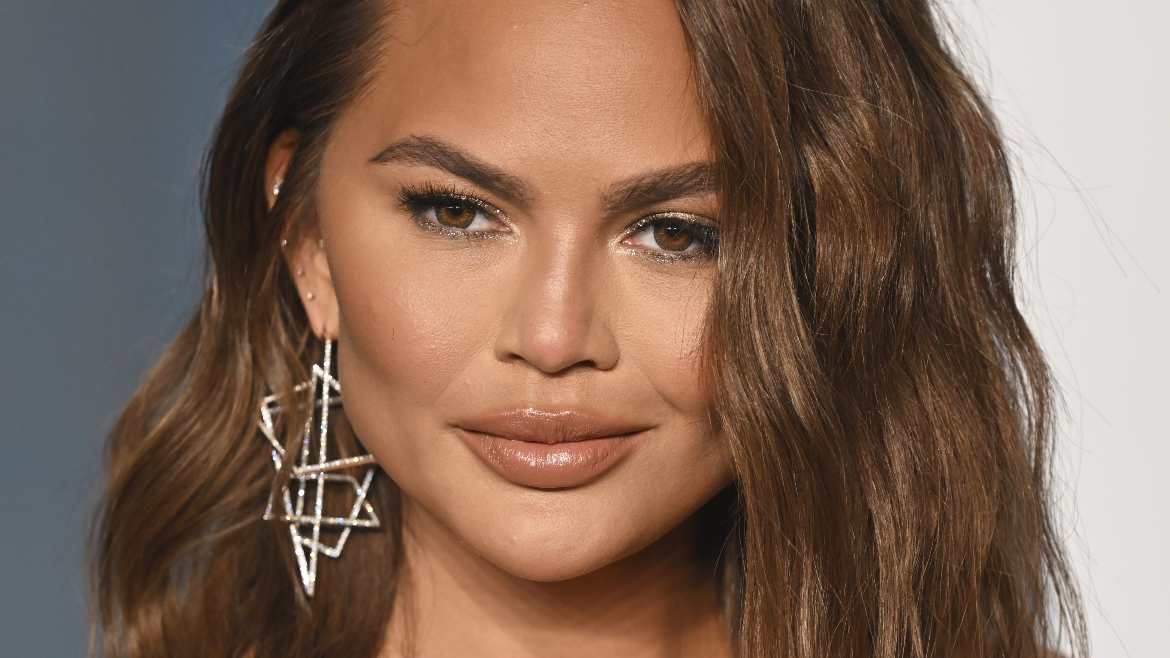 Chrissy Teigen egy évvel később döbbent rá, hogy nem vetélése, hanem abortusza volt